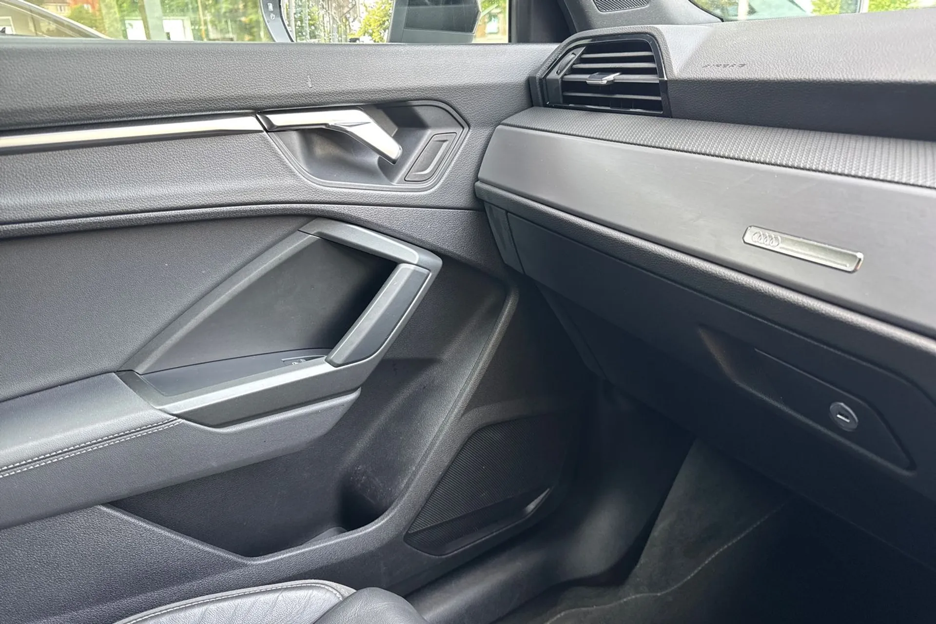 Audi Q3 thumbnail image number 39