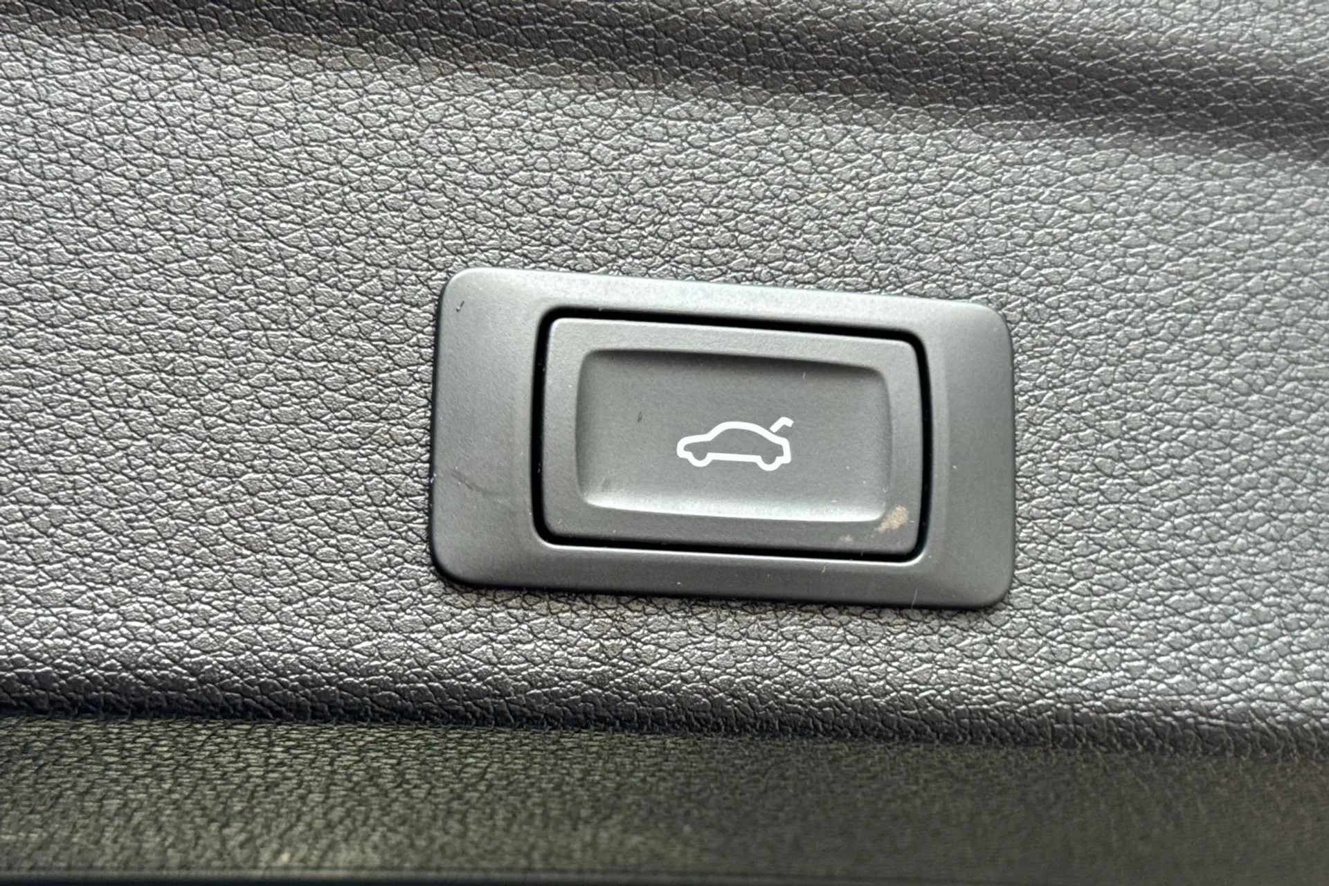 Audi Q3 thumbnail image number 19