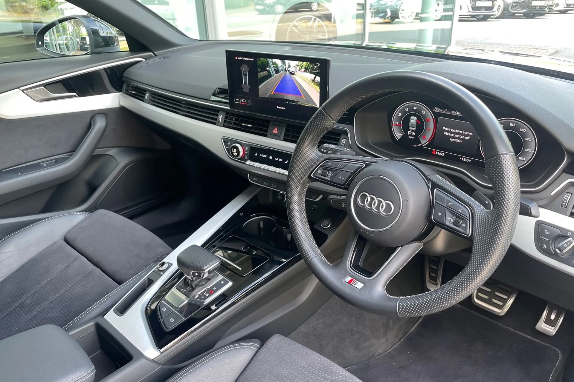 Audi A4 thumbnail image number 25