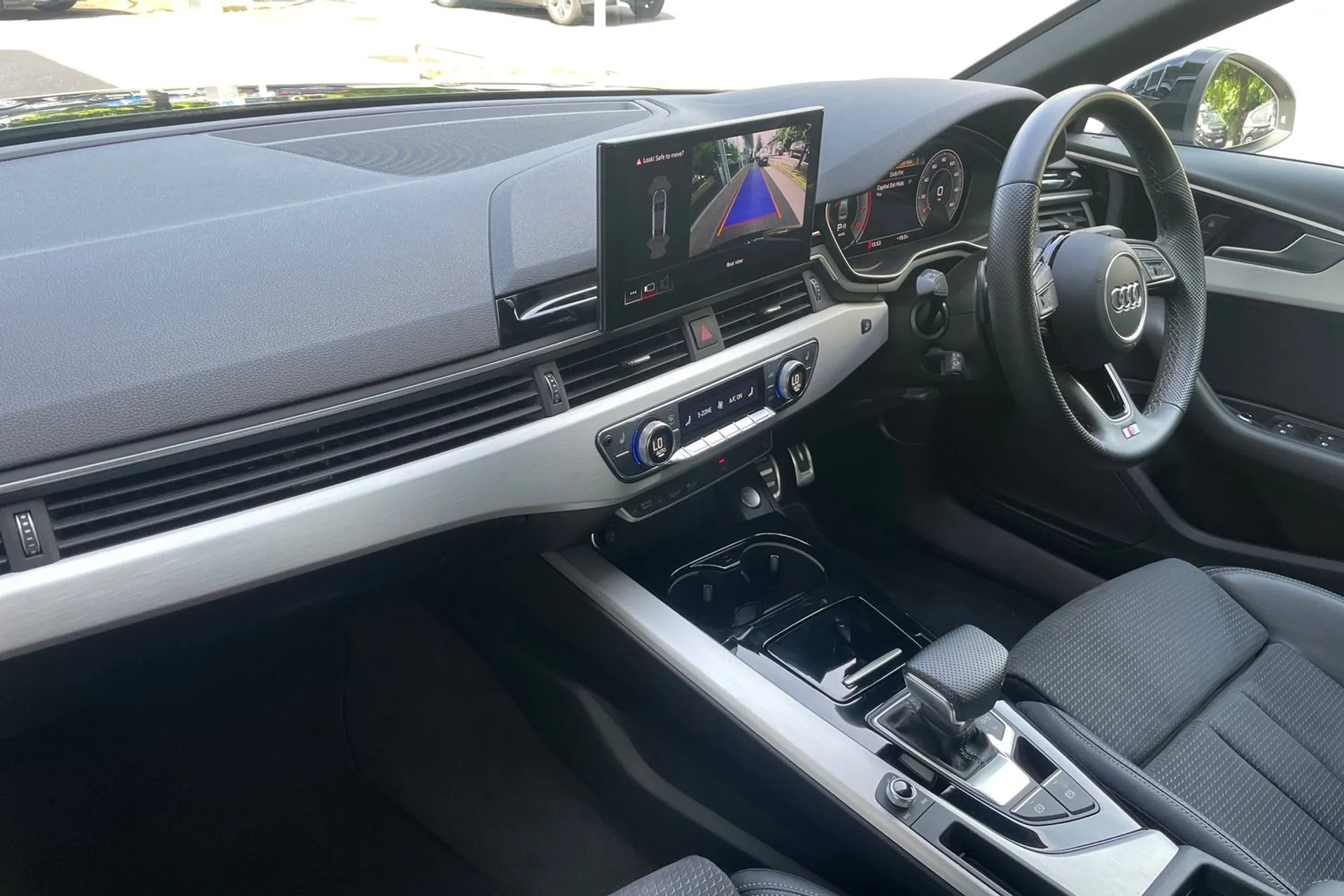 Audi A4 thumbnail image number 26