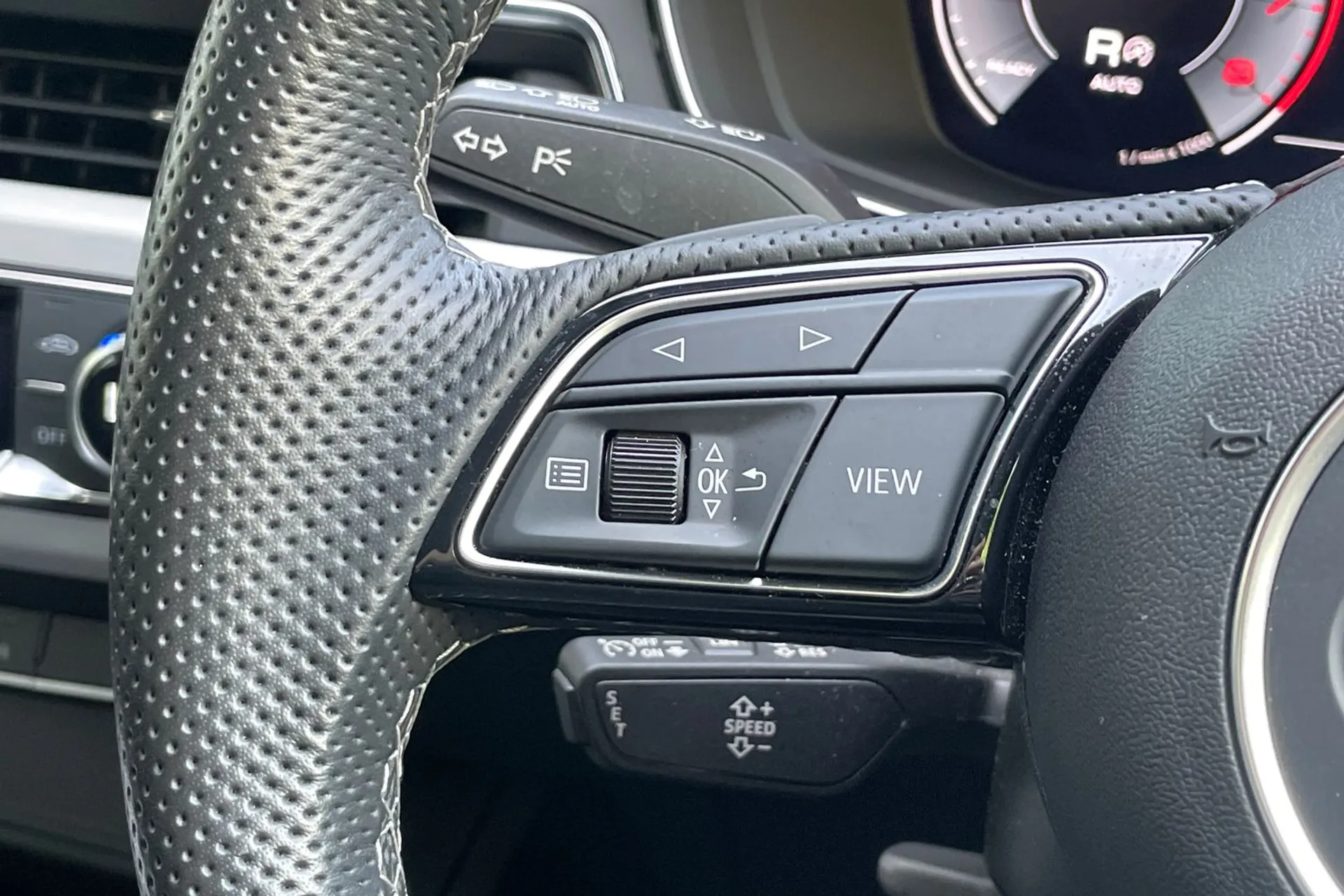 Audi A4 thumbnail image number 57