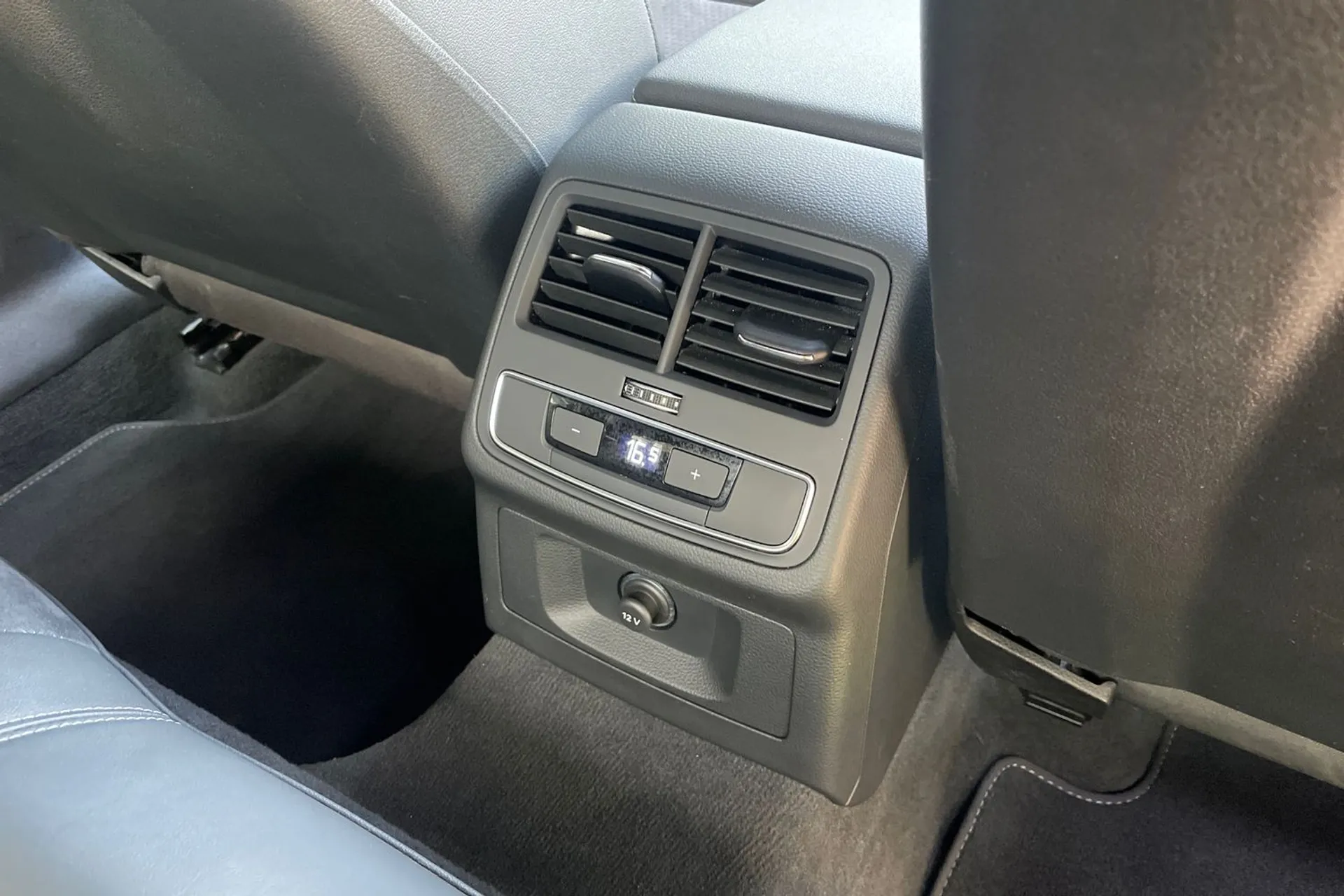 Audi A4 thumbnail image number 45