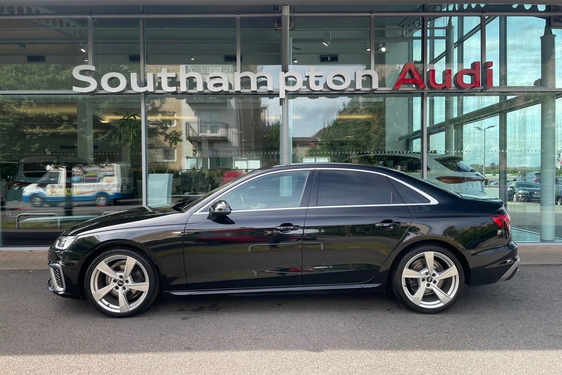 Audi A4 thumbnail image number 8