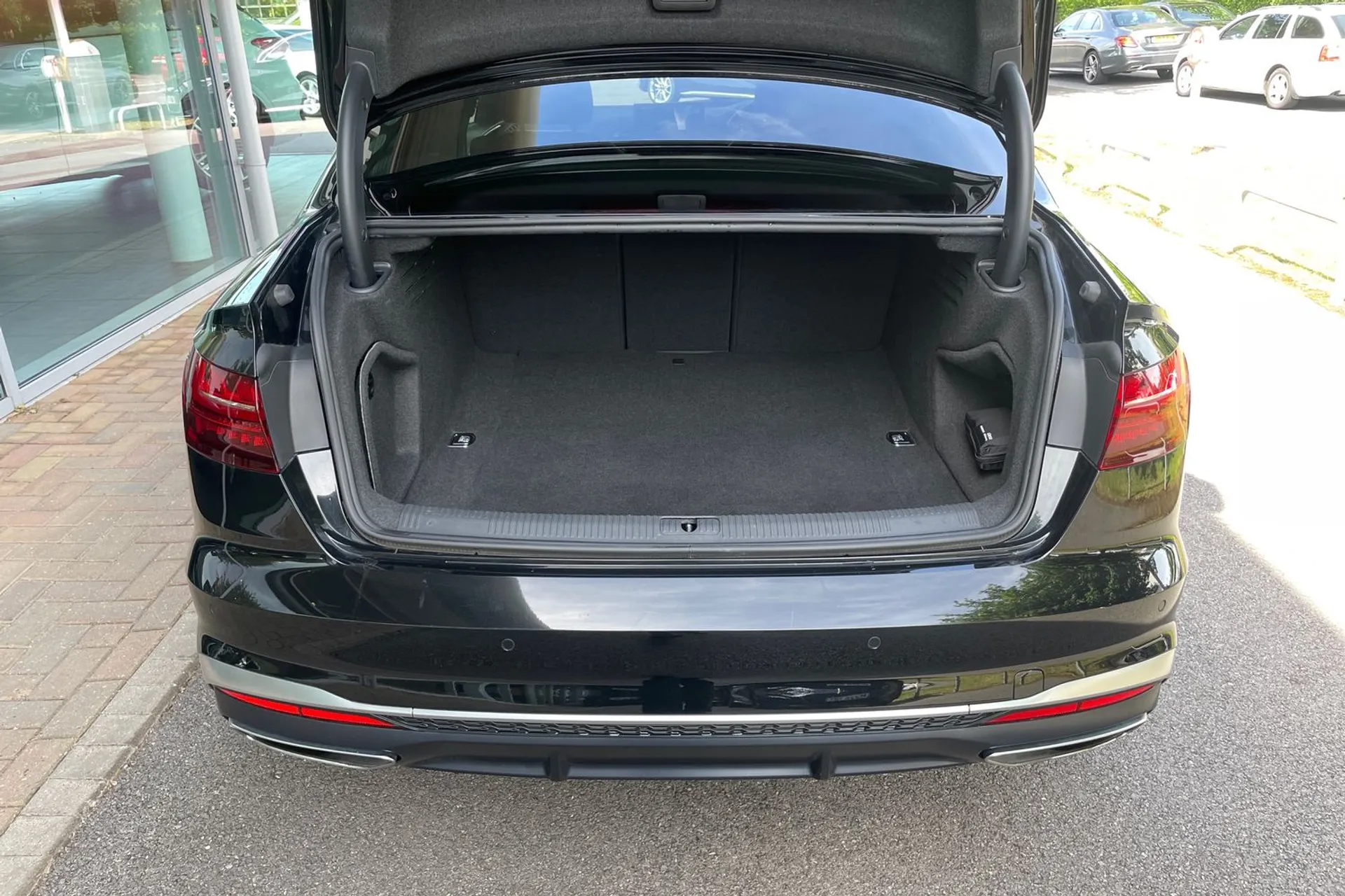 Audi A4 thumbnail image number 18