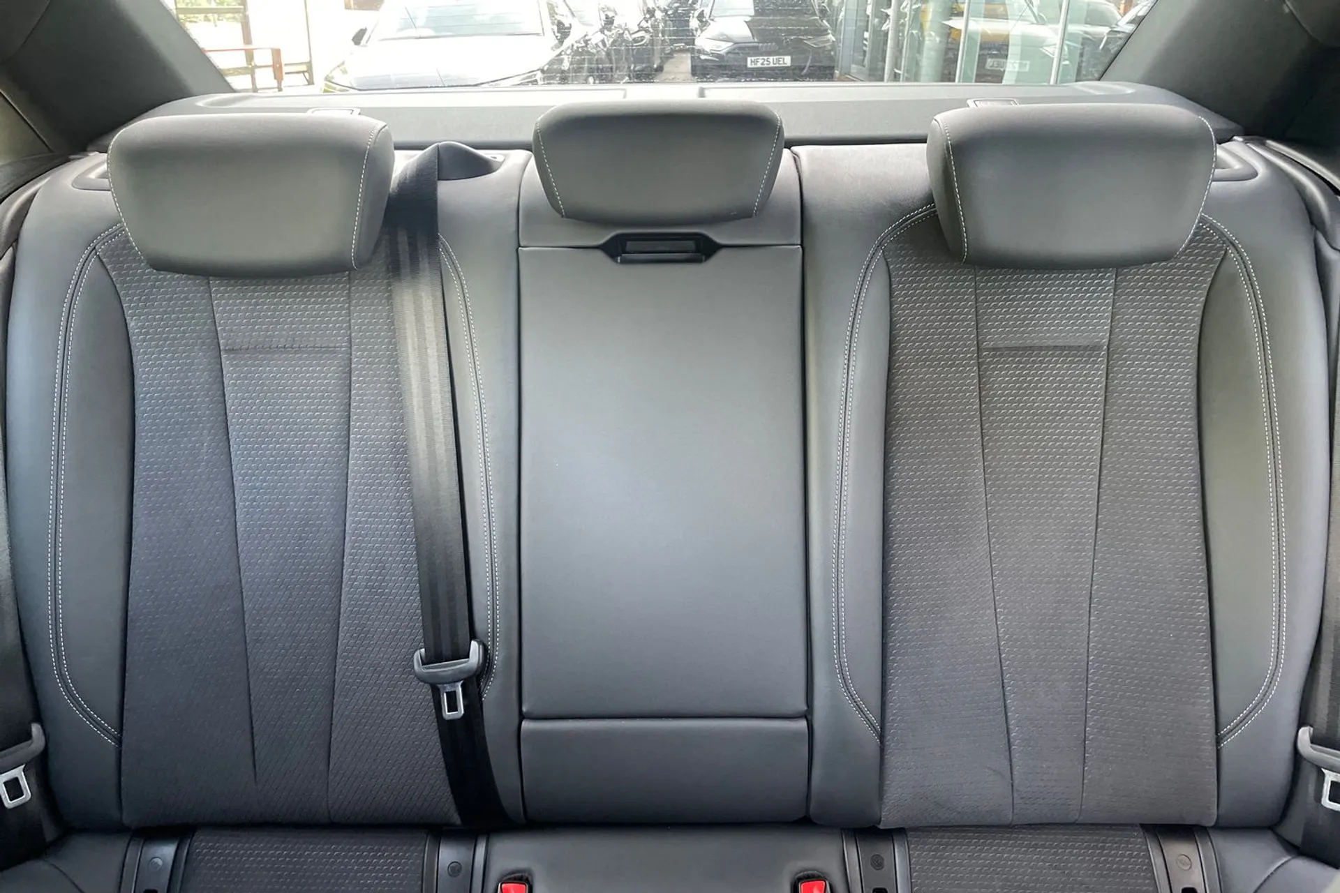 Audi A4 thumbnail image number 30