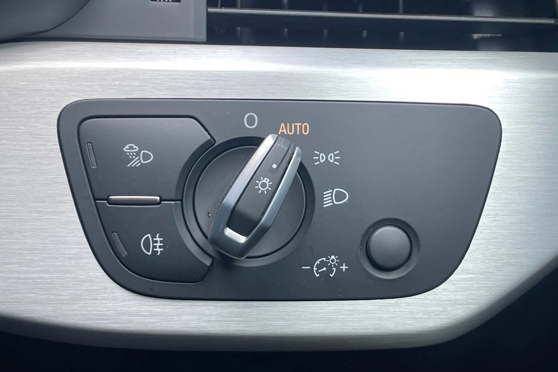 Audi A4 thumbnail image number 55