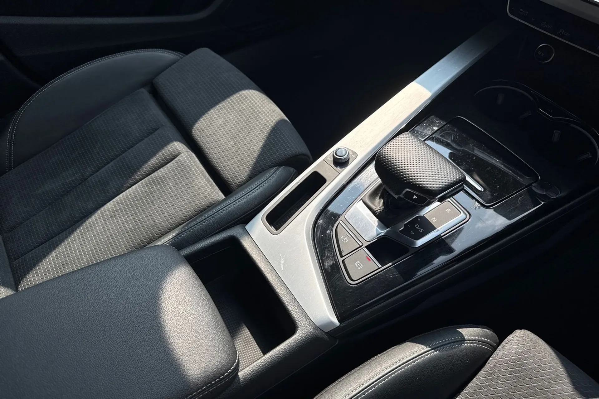 Audi A4 thumbnail image number 40