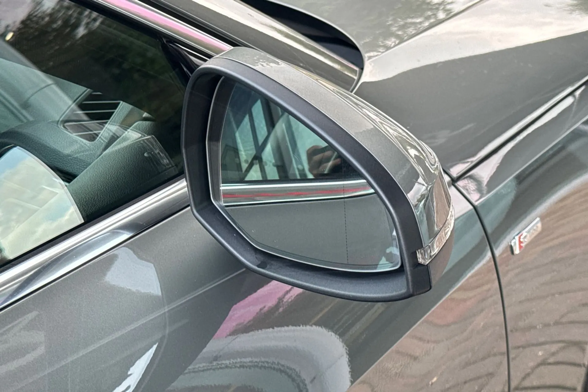 Audi A4 thumbnail image number 47