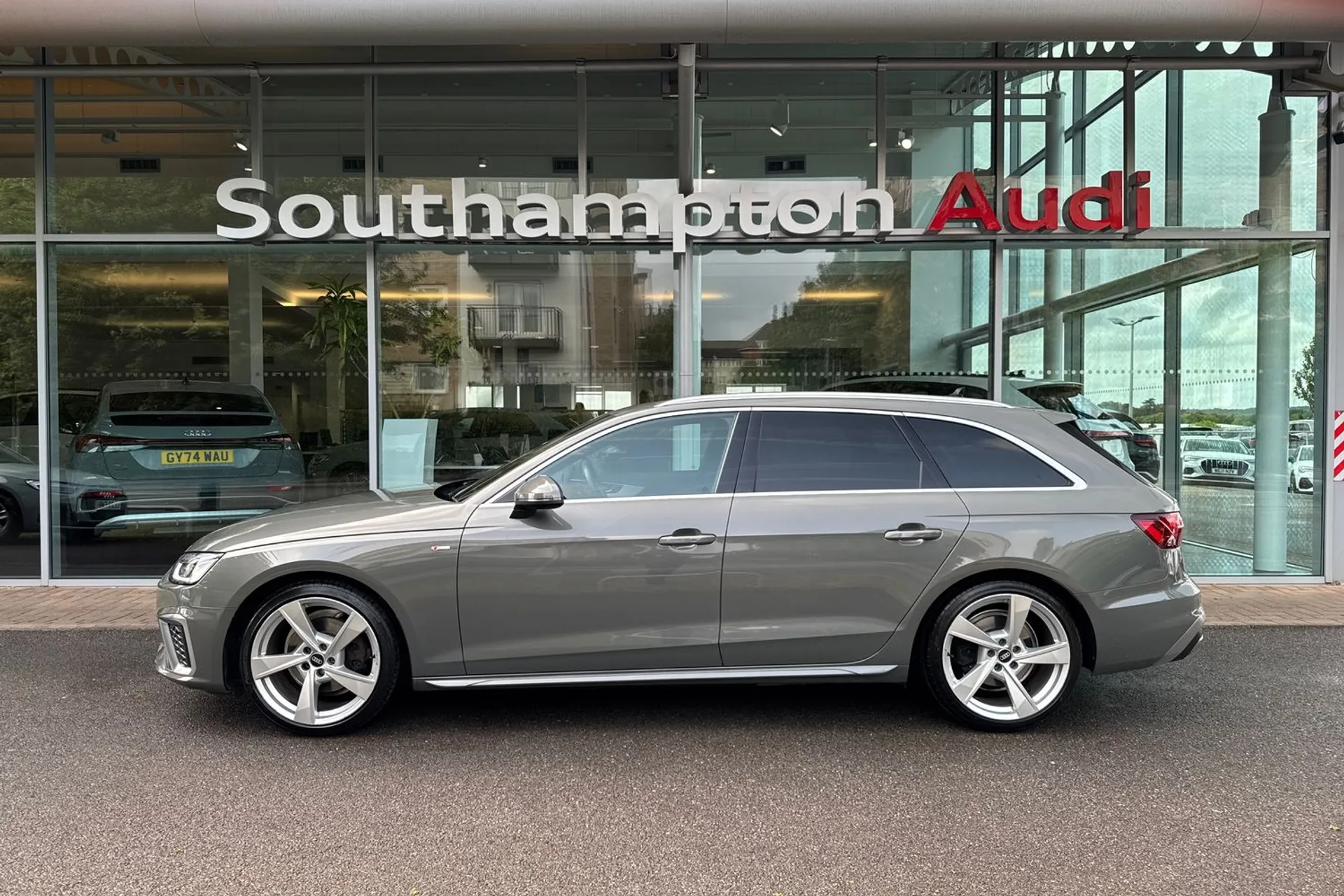 Audi A4 thumbnail image number 8