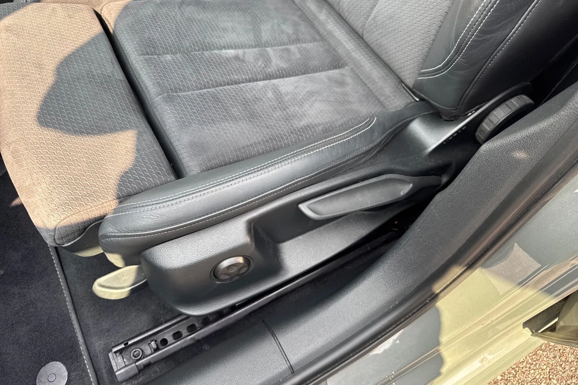 Audi A4 thumbnail image number 28