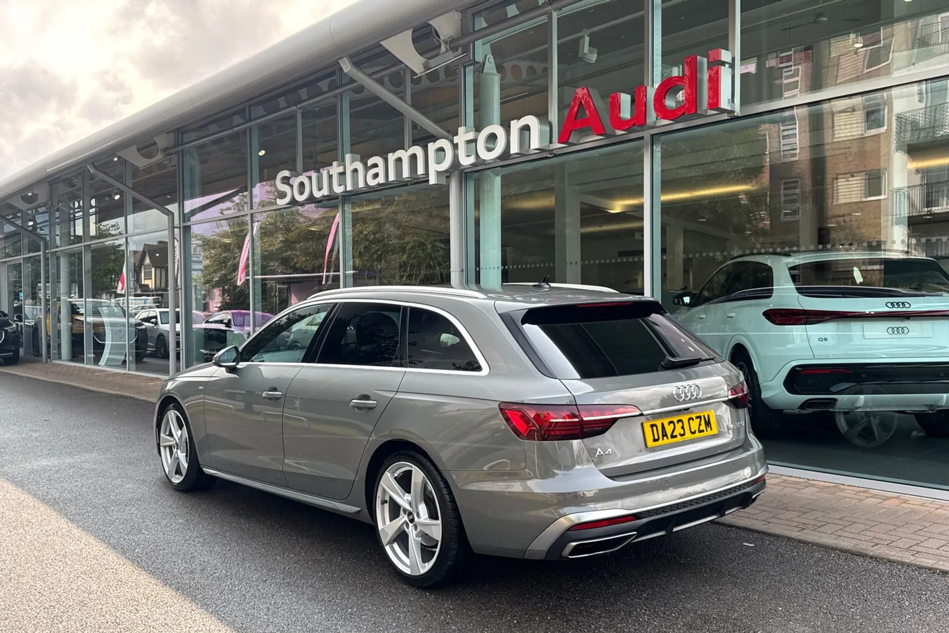 Audi A4 thumbnail image number 7