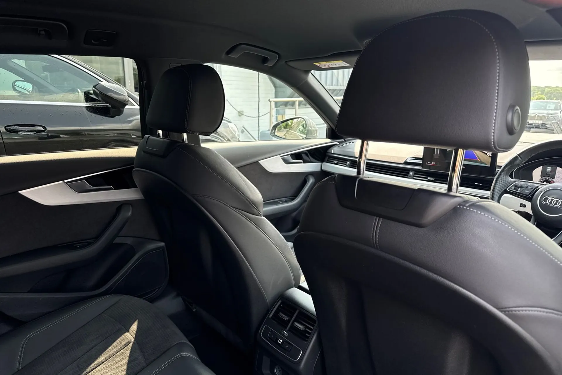 Audi A4 thumbnail image number 22