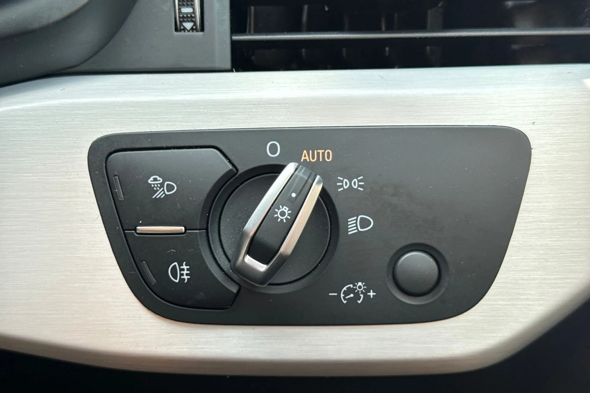 Audi A4 thumbnail image number 55