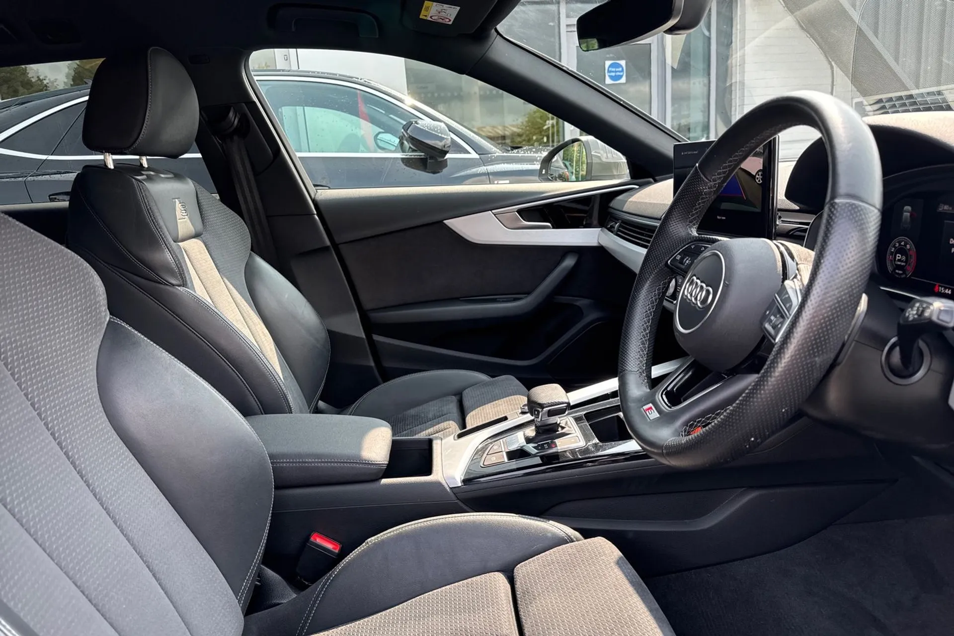 Audi A4 thumbnail image number 24