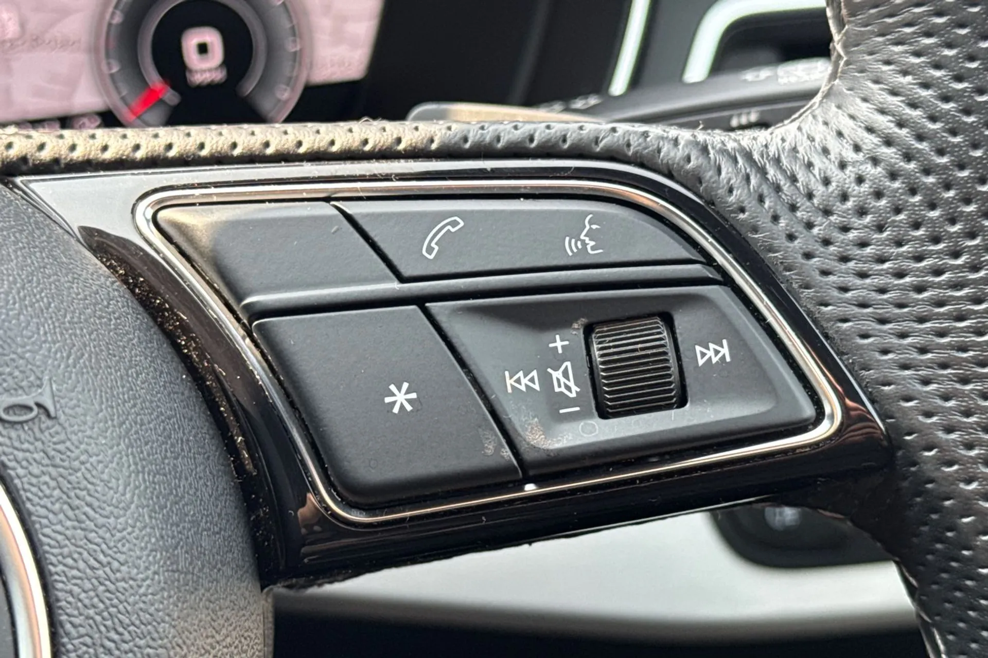 Audi A4 thumbnail image number 36