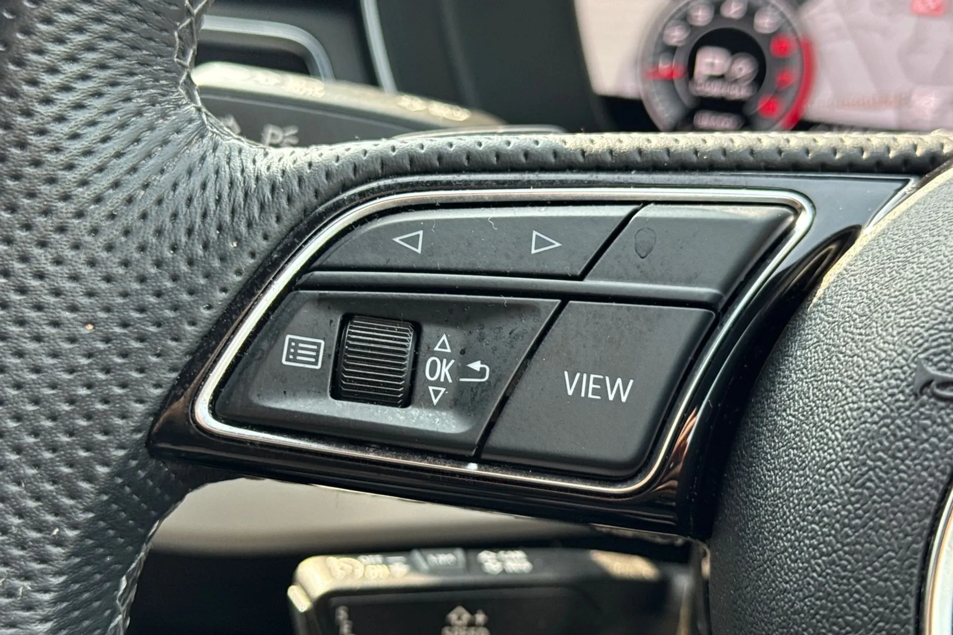Audi A4 thumbnail image number 35