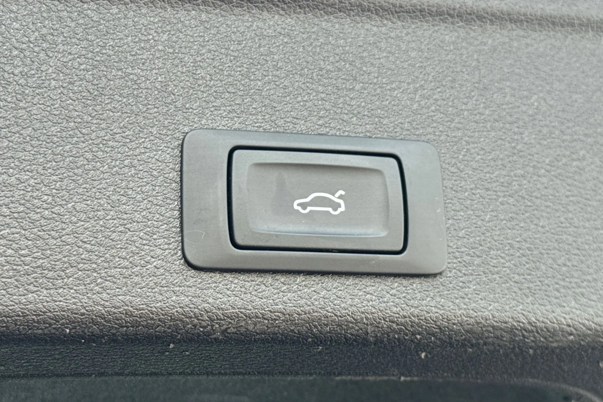 Audi A4 thumbnail image number 19