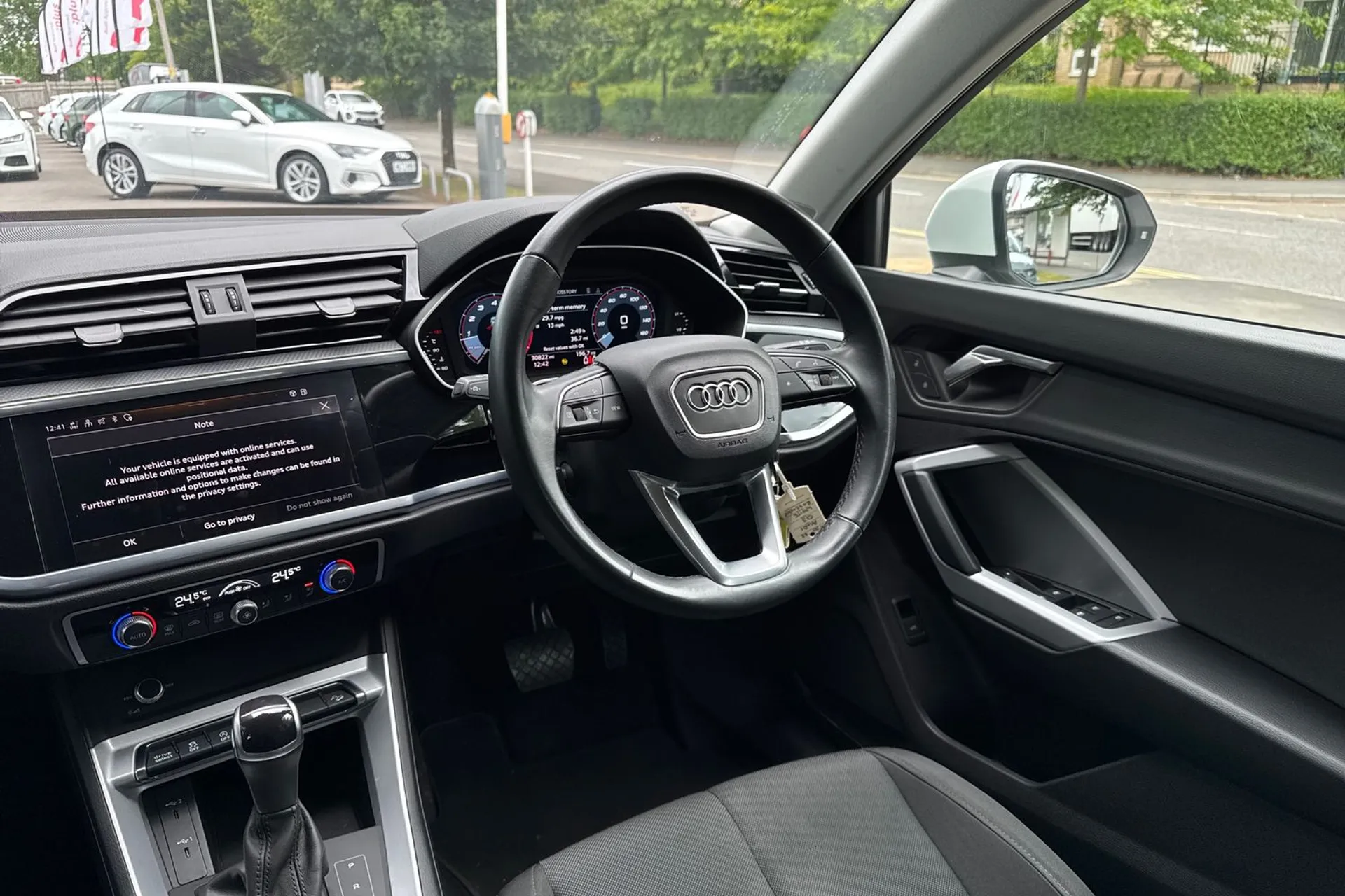 Audi Q3 thumbnail image number 32
