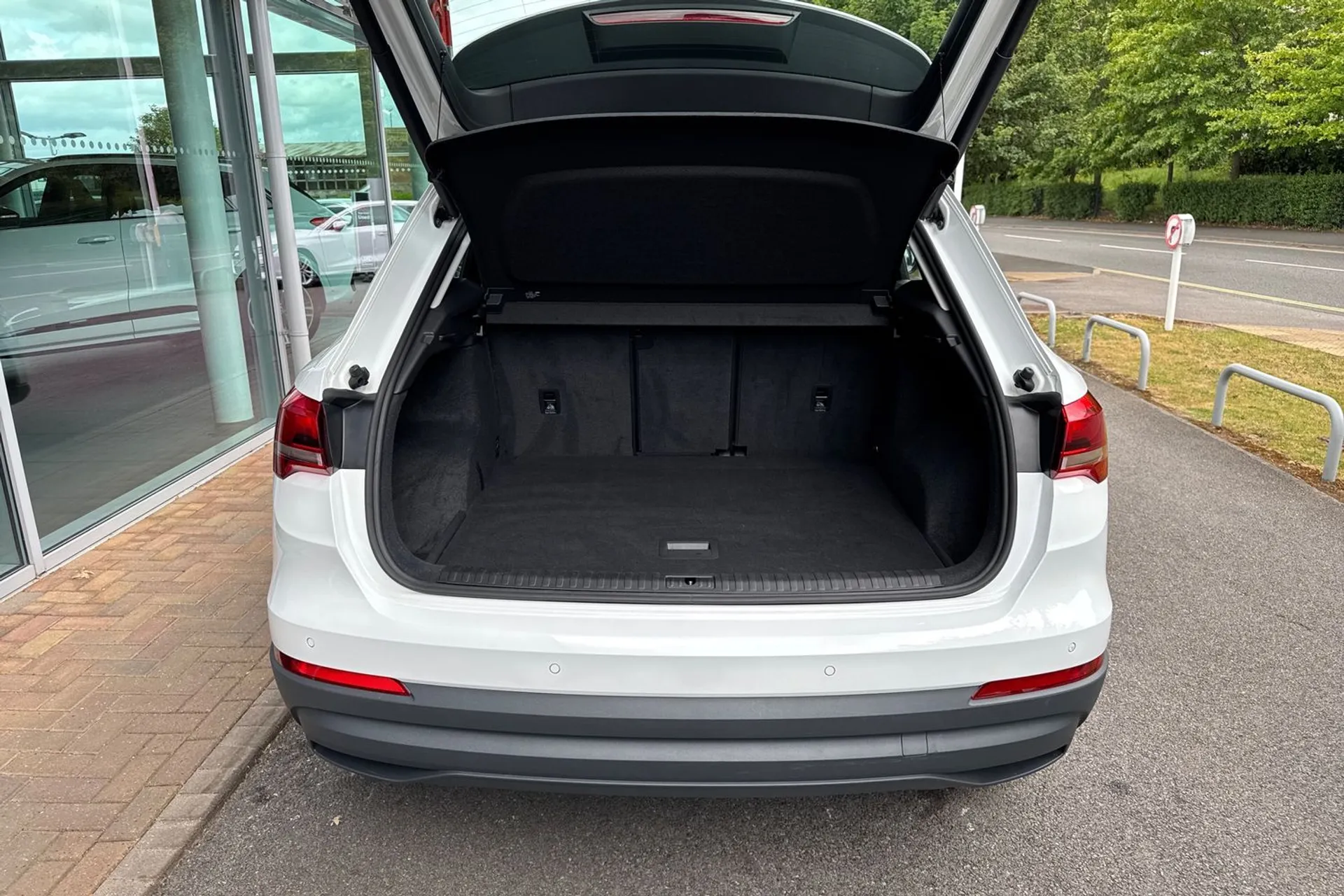 Audi Q3 thumbnail image number 18
