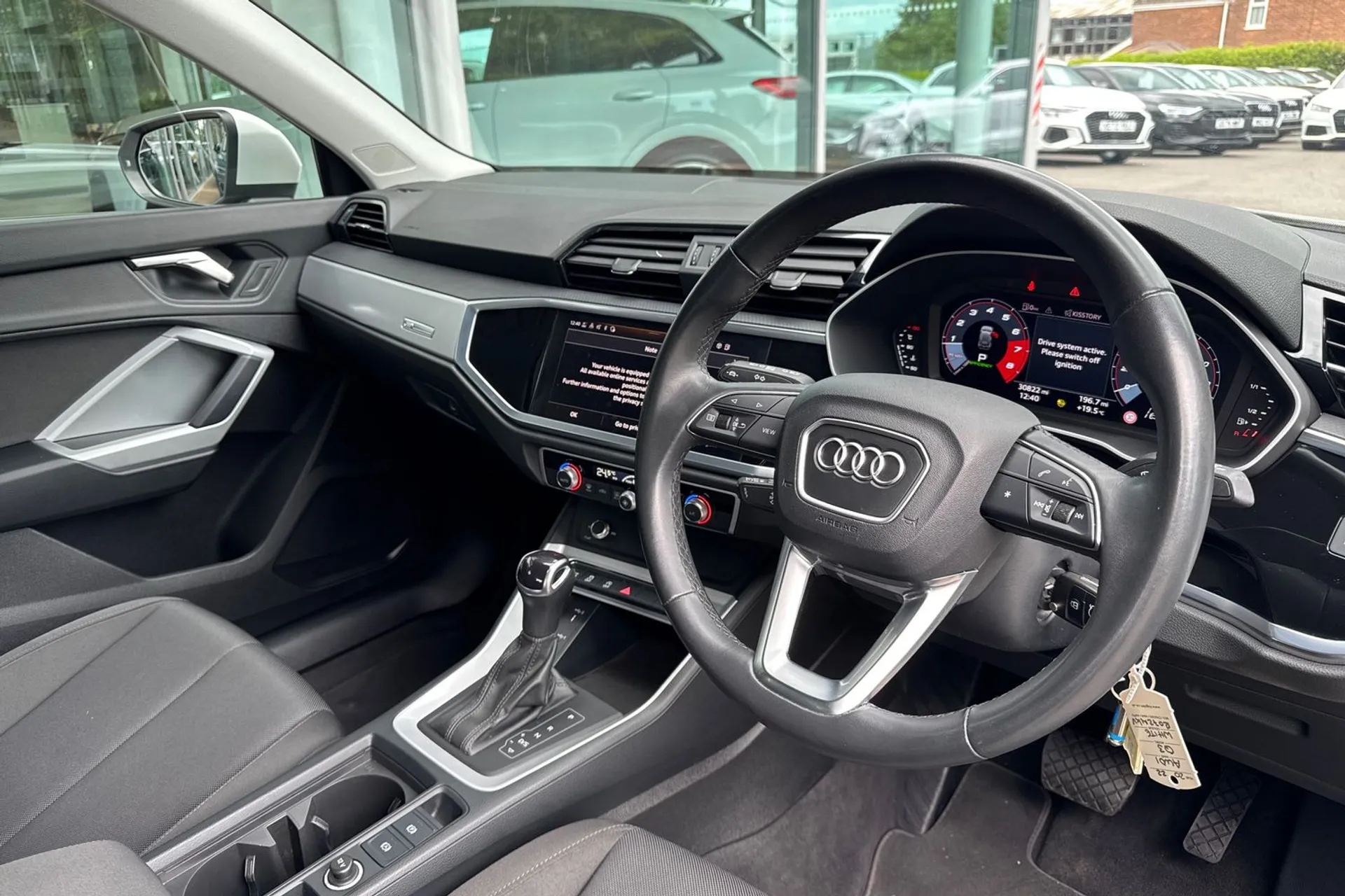 Audi Q3 thumbnail image number 25