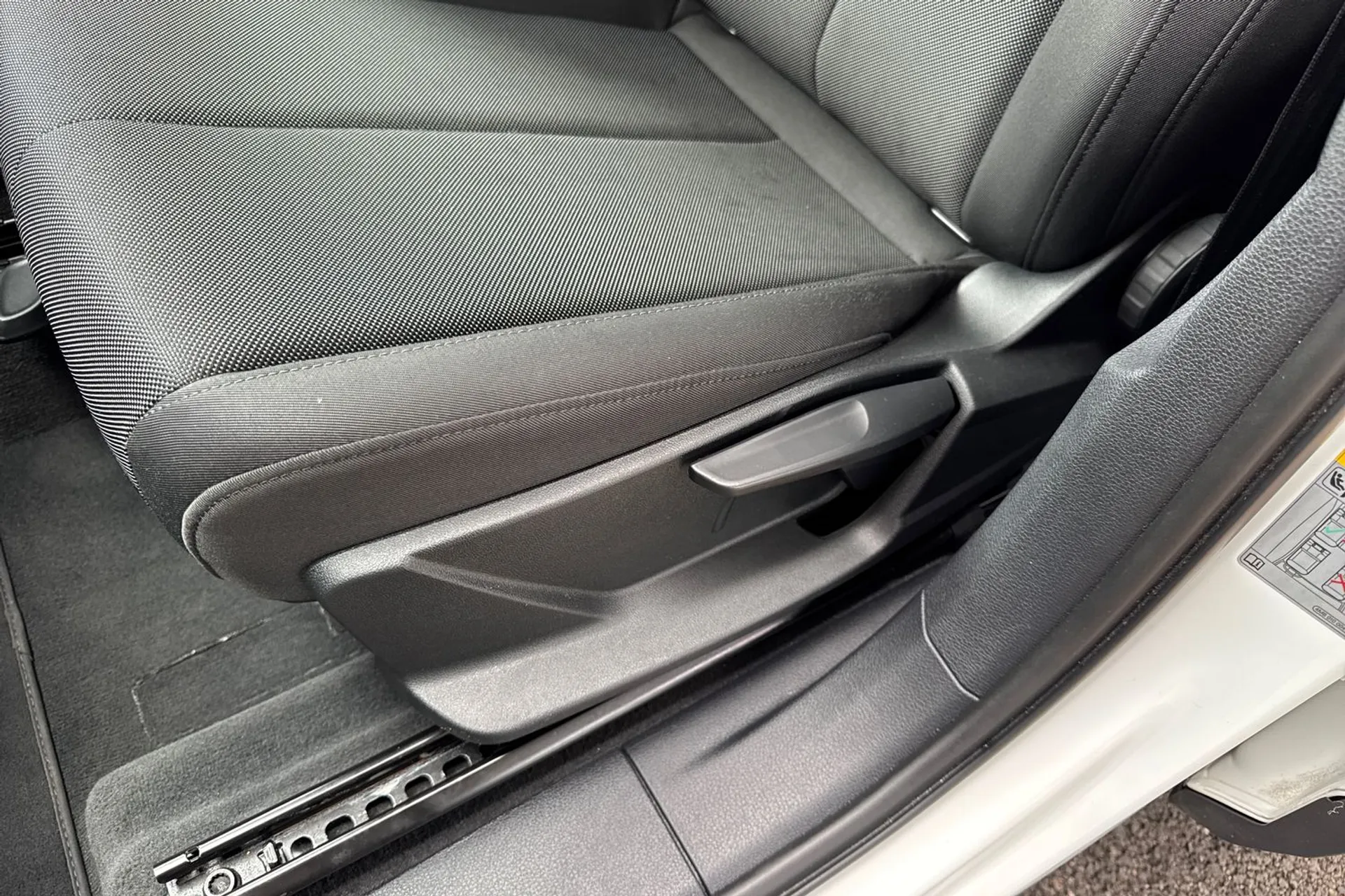 Audi Q3 thumbnail image number 28