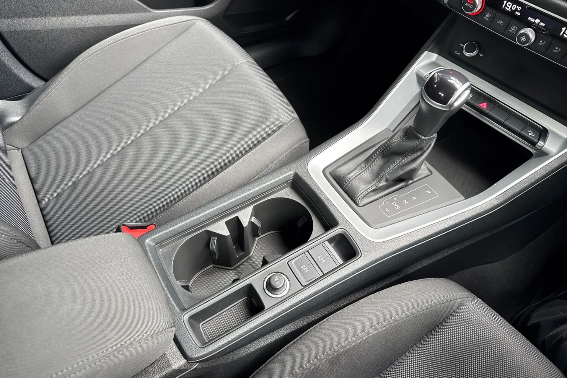 Audi Q3 thumbnail image number 40