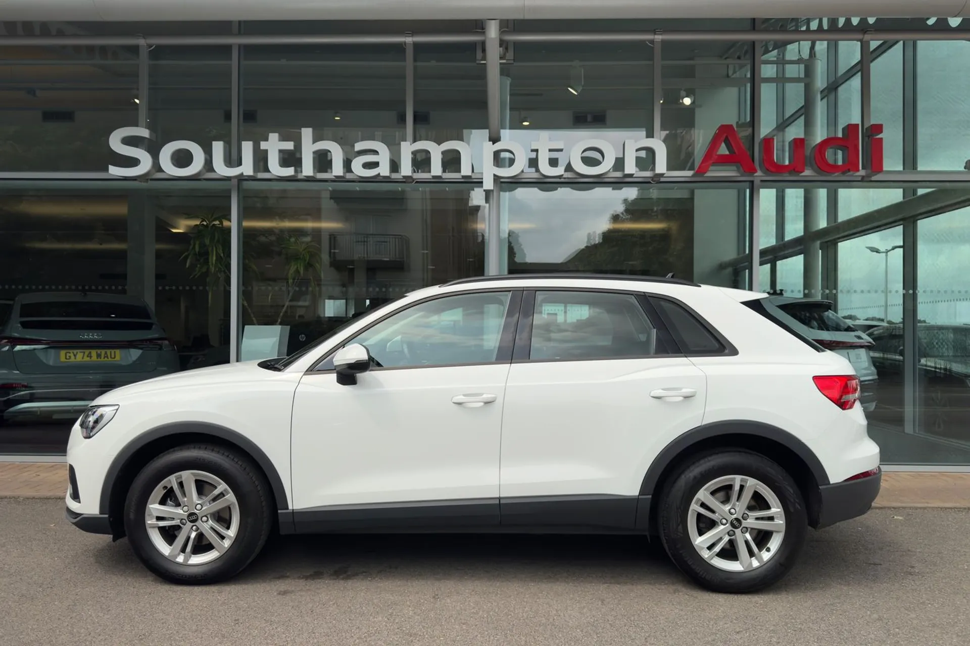 Audi Q3 thumbnail image number 8