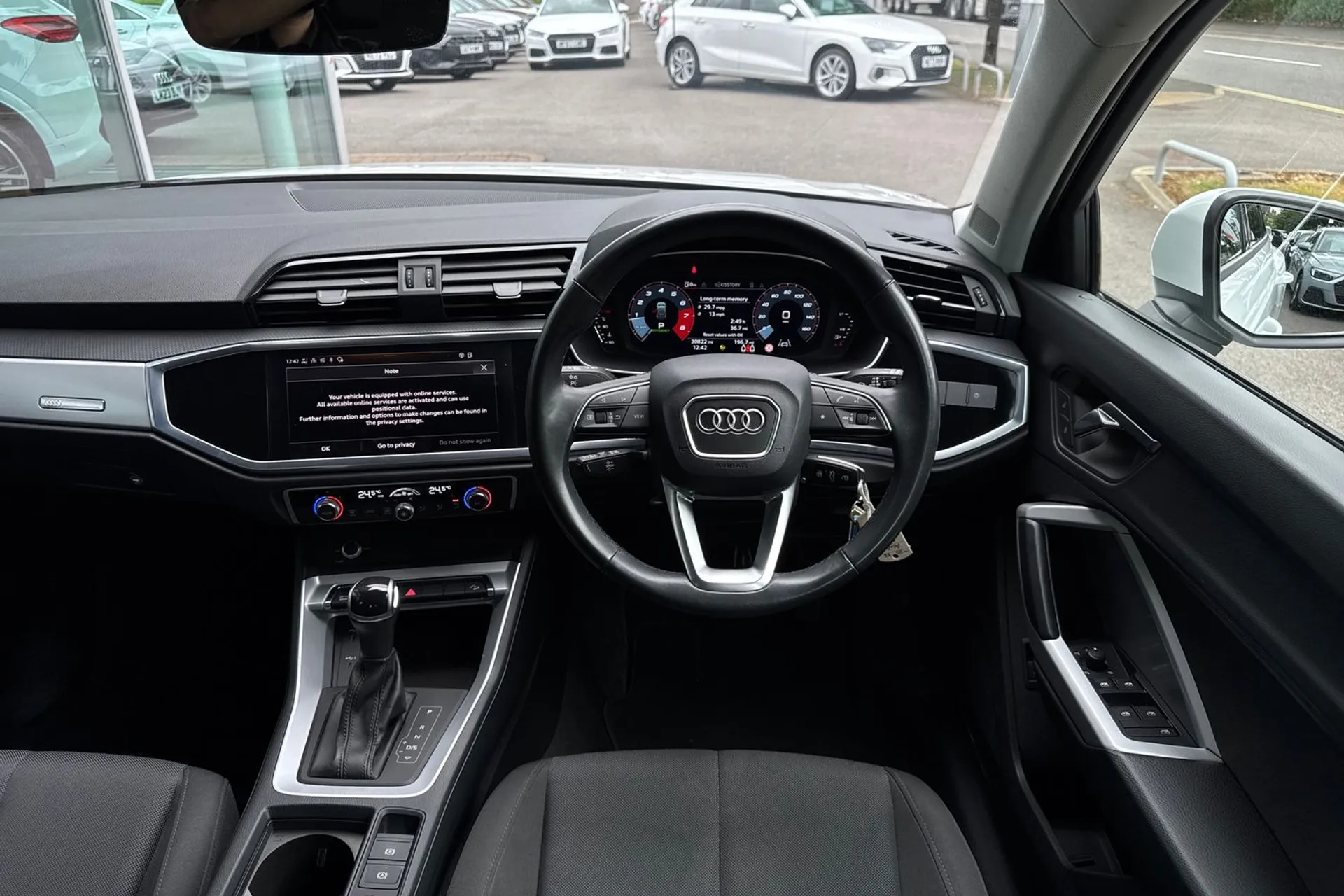 Audi Q3 thumbnail image number 33