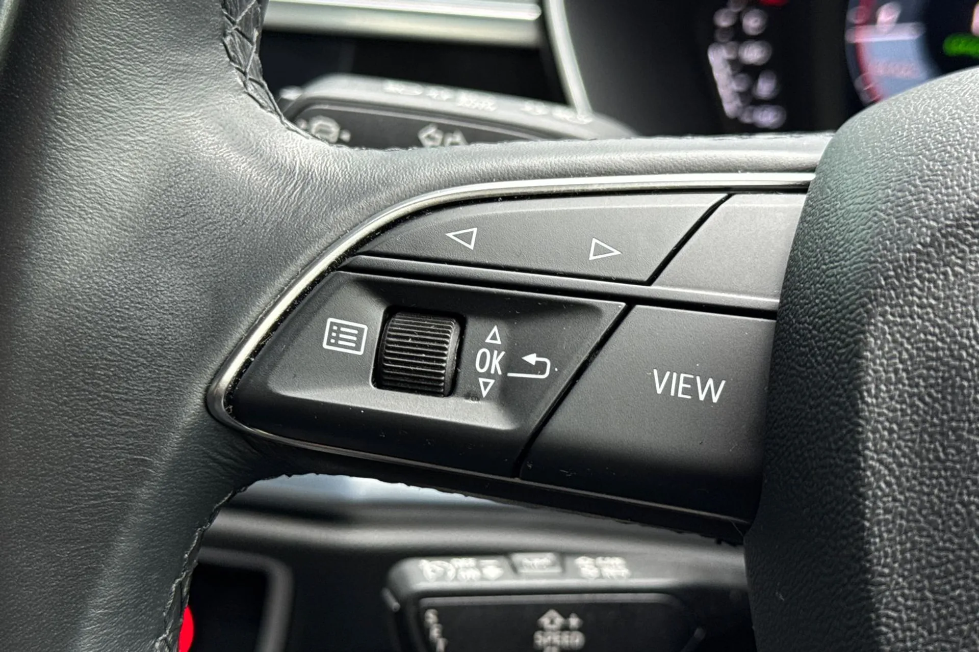 Audi Q3 thumbnail image number 35