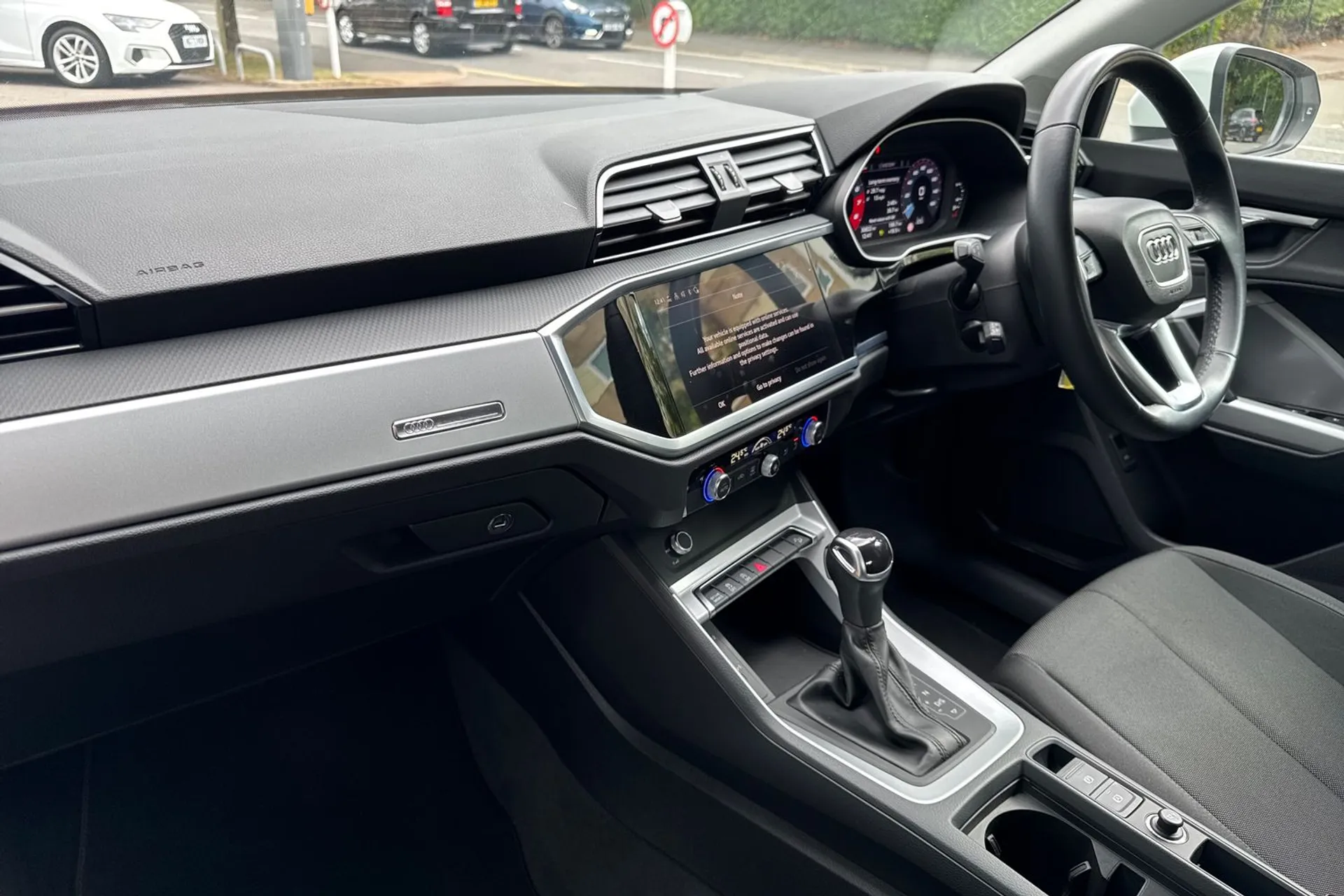 Audi Q3 thumbnail image number 26