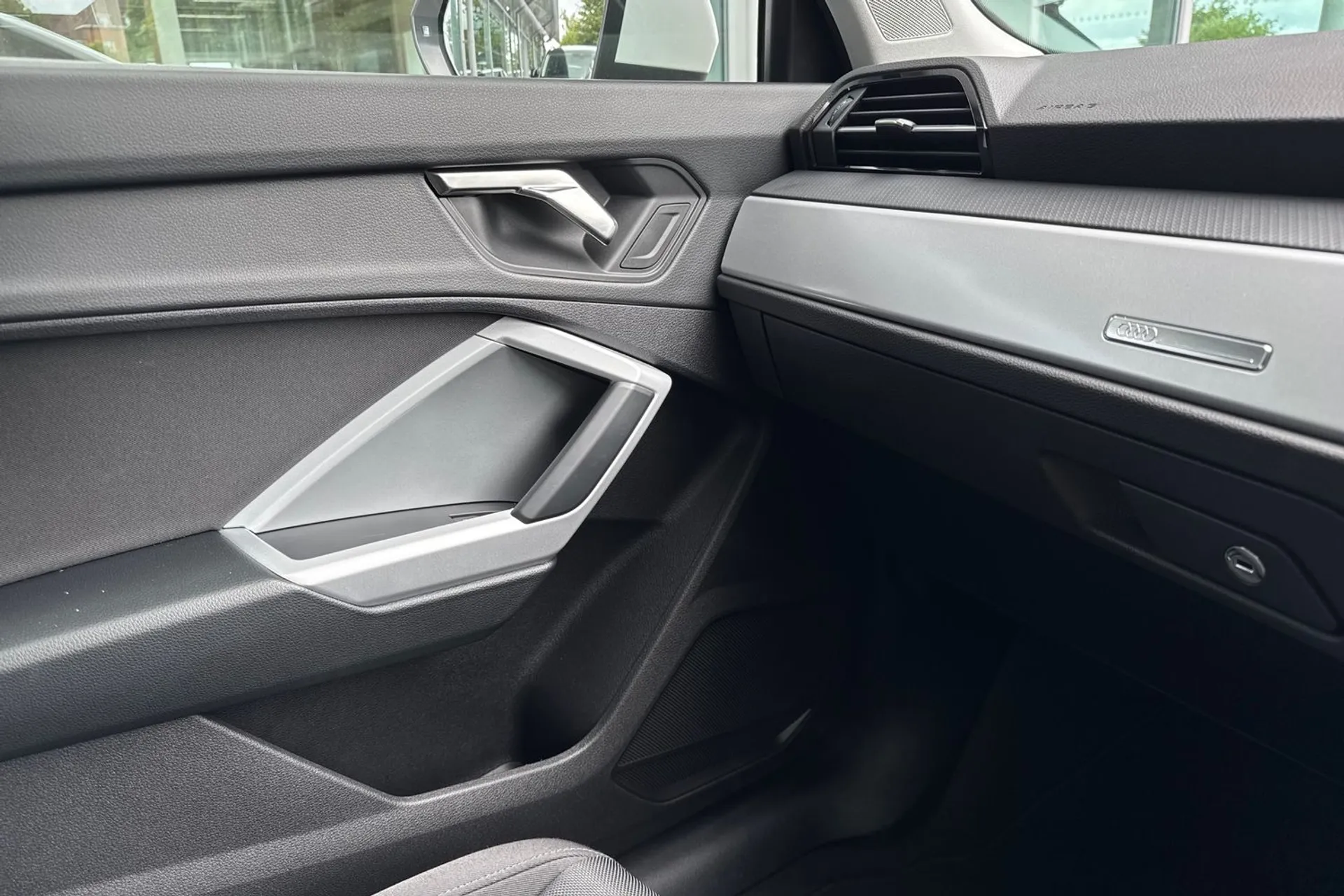 Audi Q3 thumbnail image number 39