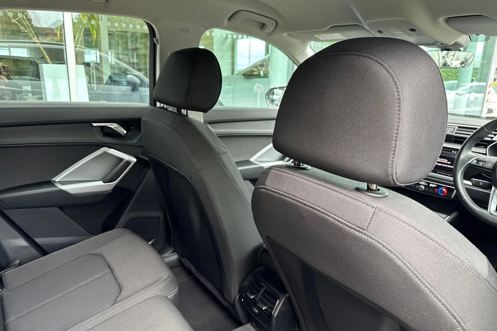 Audi Q3 thumbnail image number 22