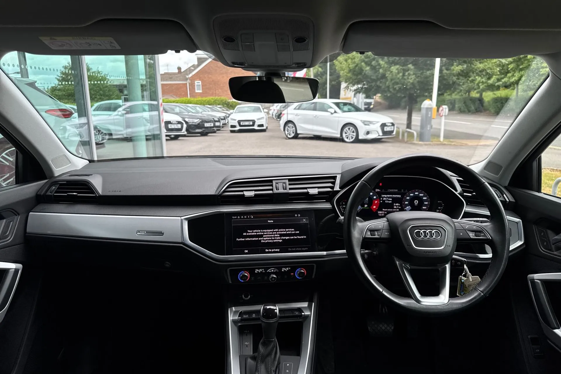 Audi Q3 thumbnail image number 3