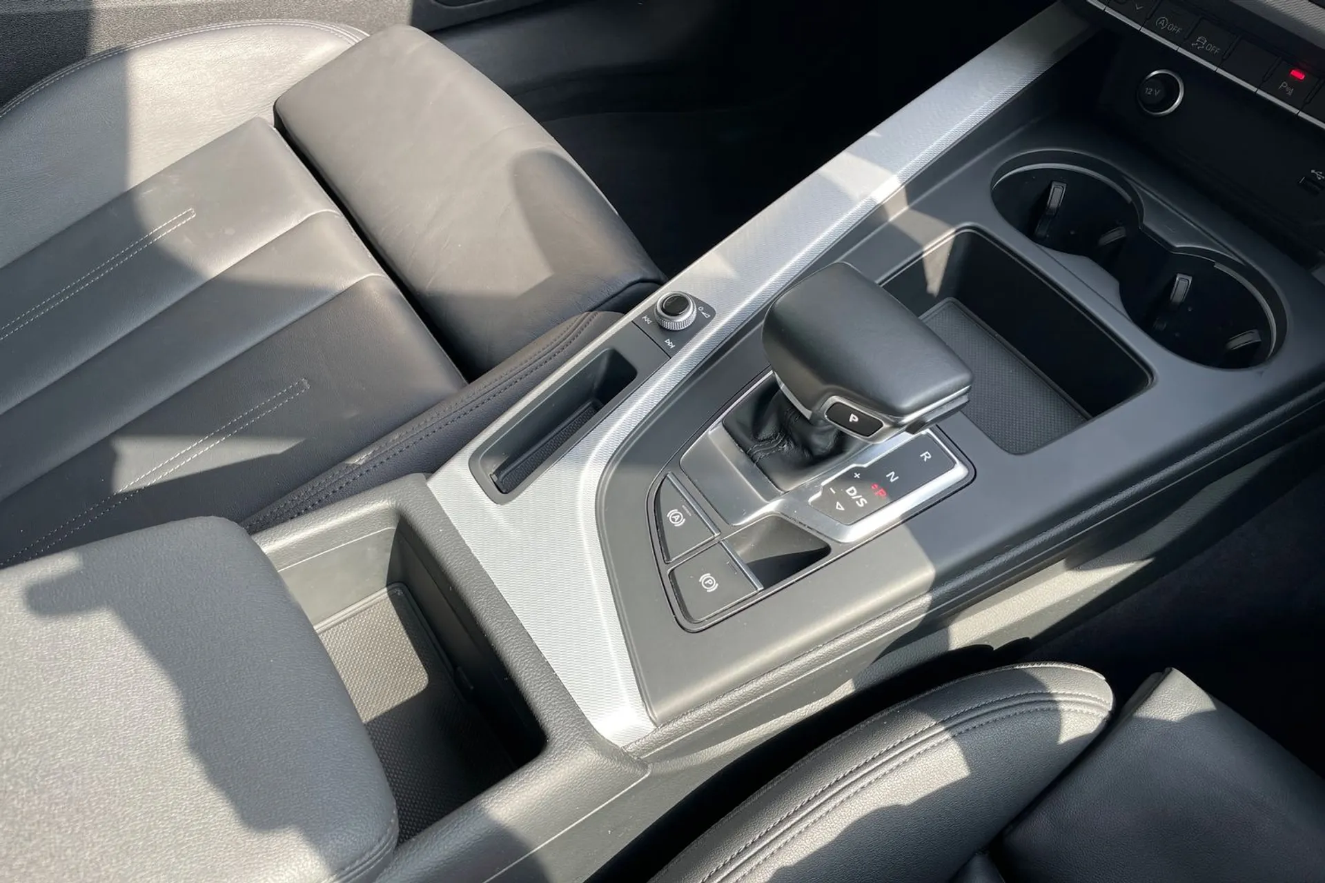 Audi A4 thumbnail image number 40