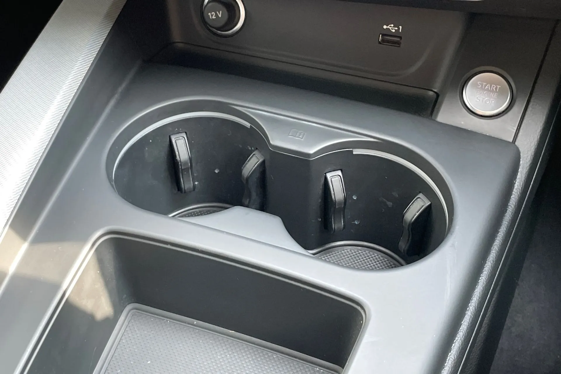 Audi A4 thumbnail image number 42