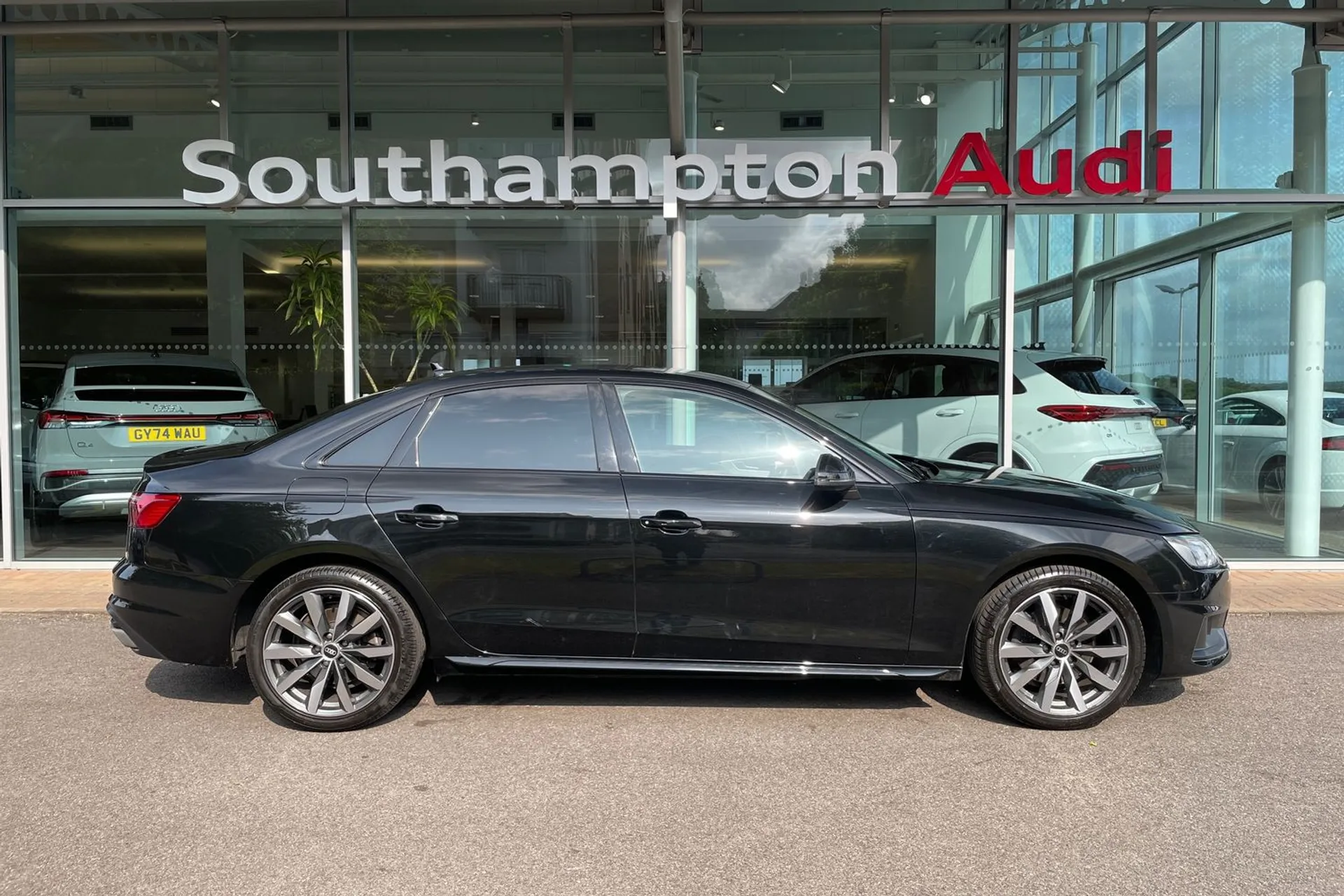 Audi A4 thumbnail image number 2