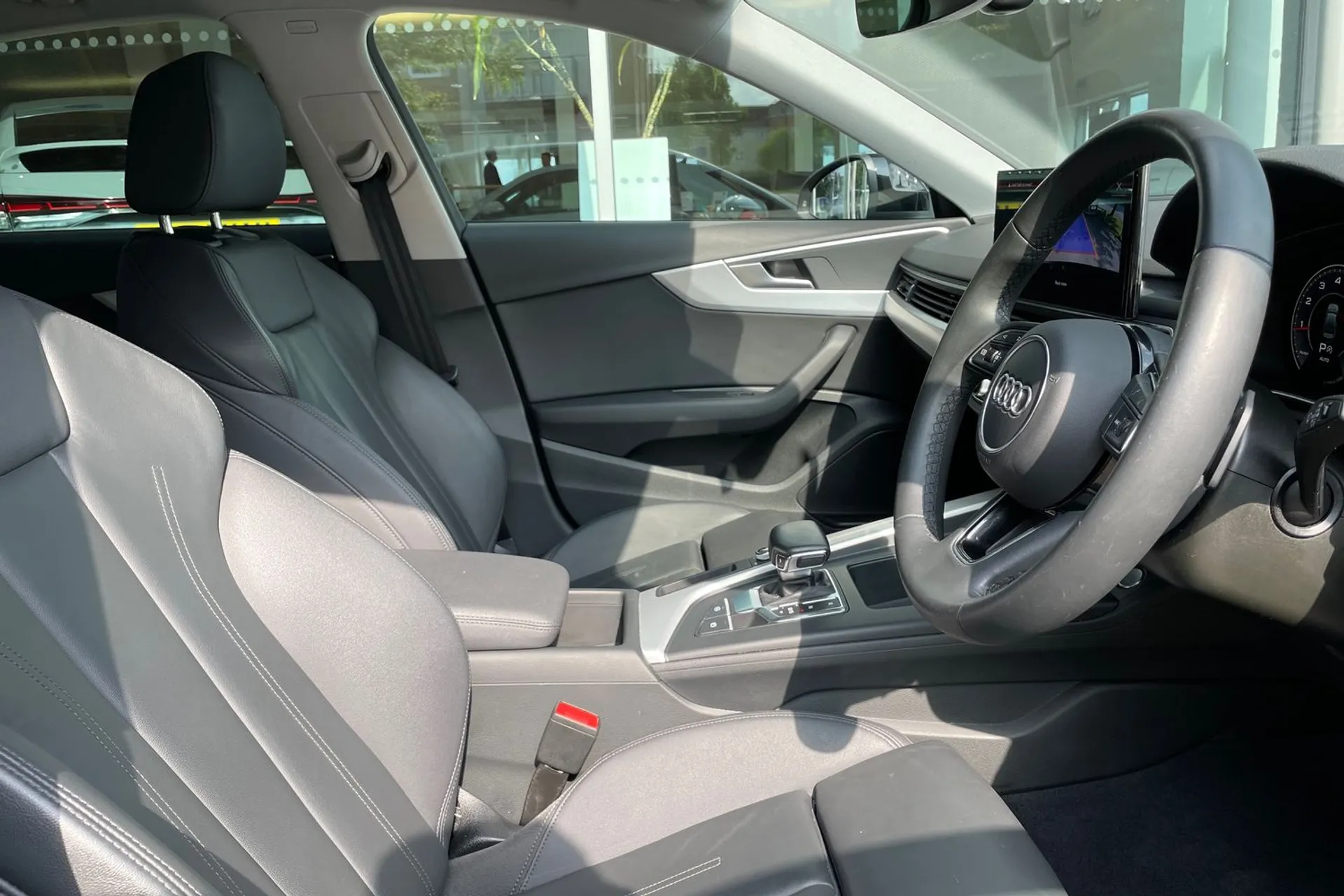 Audi A4 thumbnail image number 24