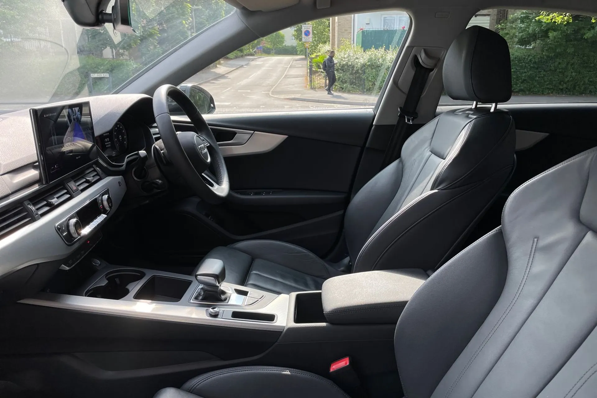 Audi A4 thumbnail image number 27