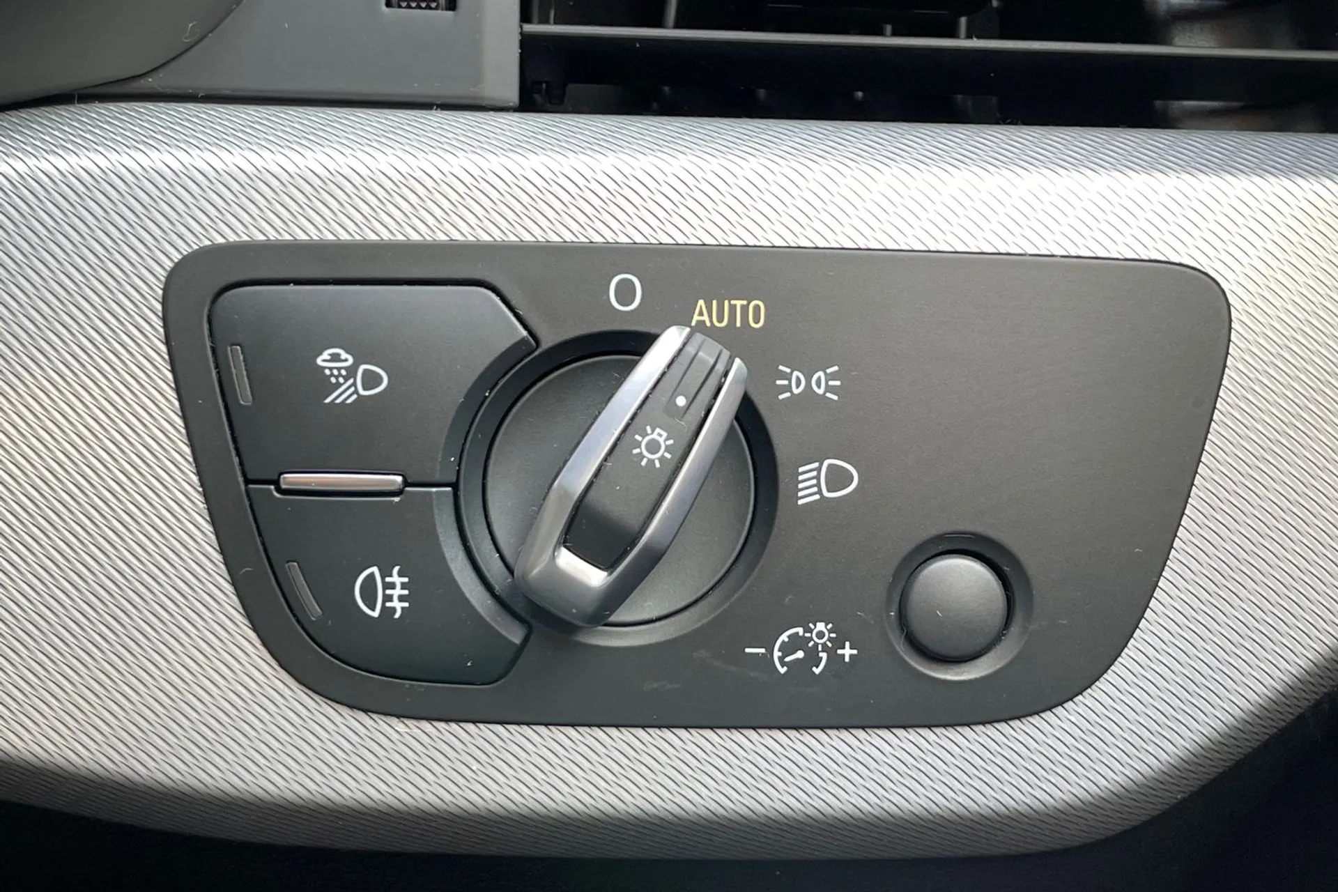 Audi A4 thumbnail image number 54