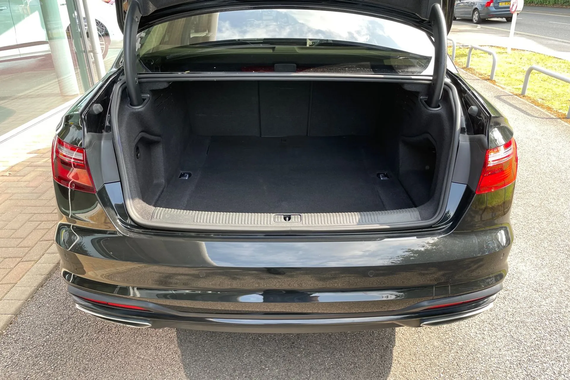 Audi A4 thumbnail image number 18