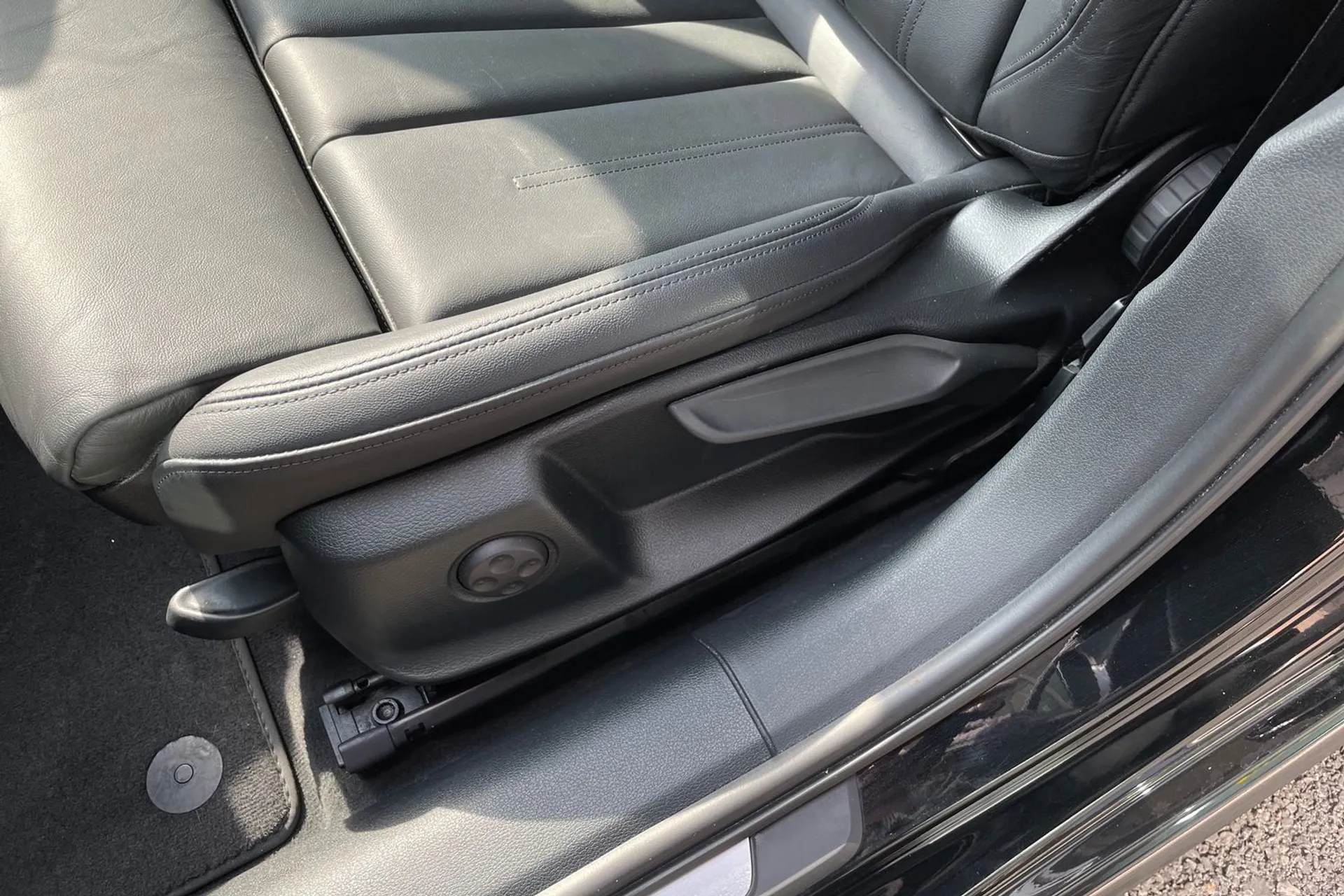 Audi A4 thumbnail image number 28