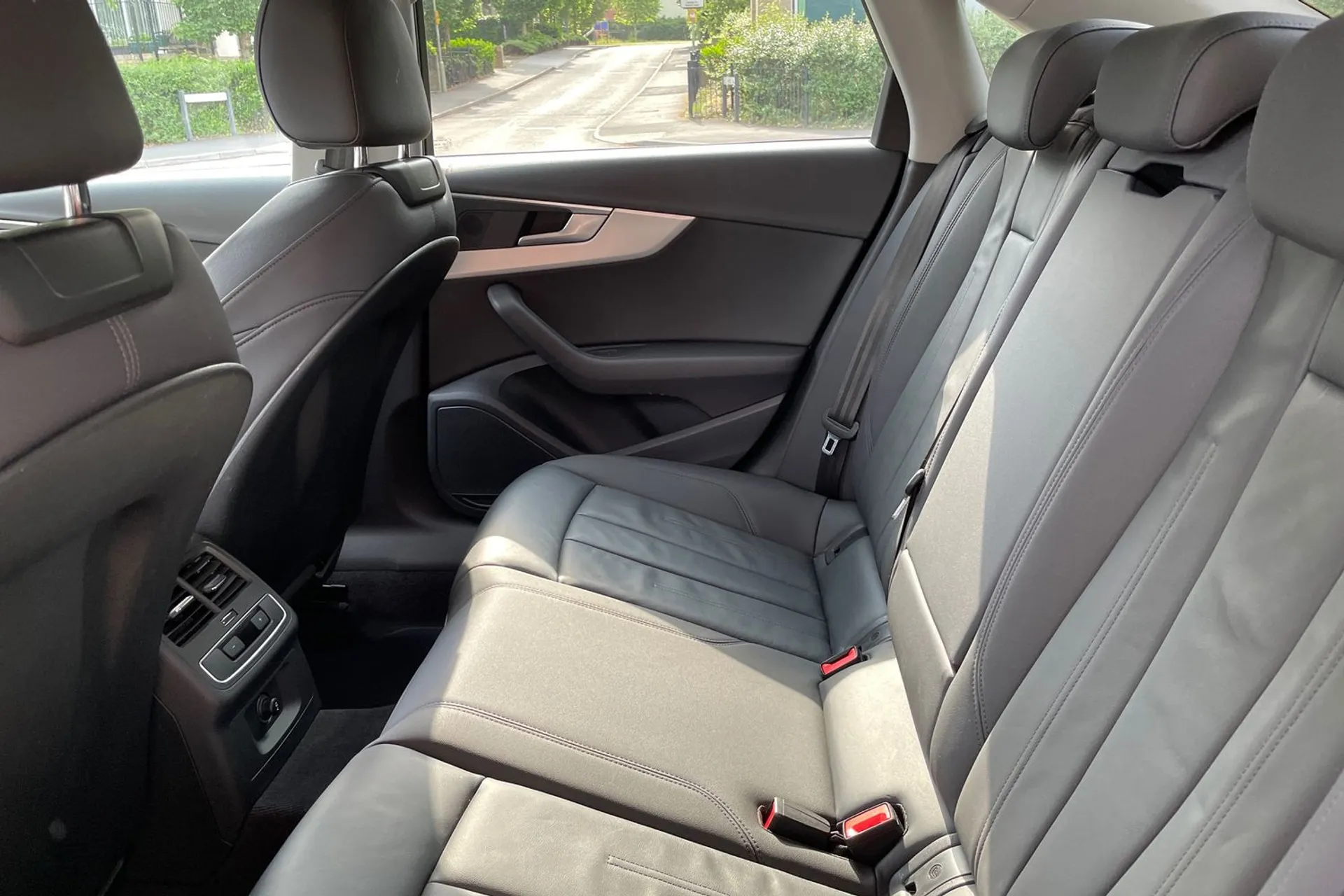 Audi A4 thumbnail image number 29