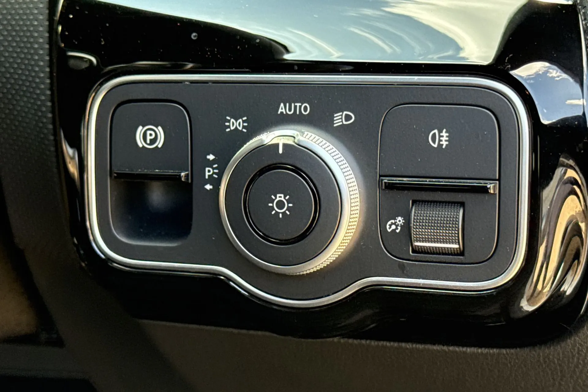 MERCEDES-BENZ CLA thumbnail image number 55