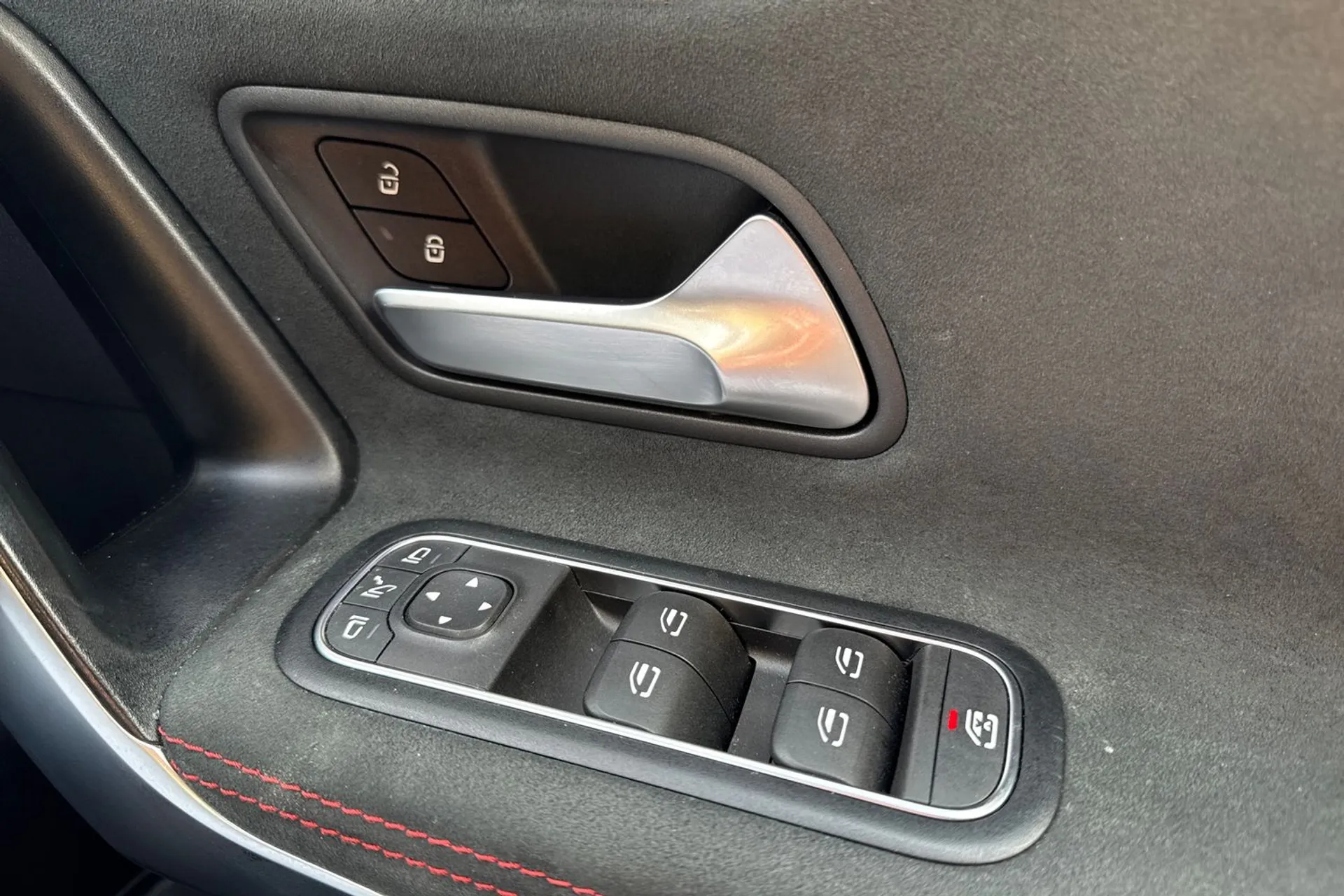 MERCEDES-BENZ CLA thumbnail image number 50