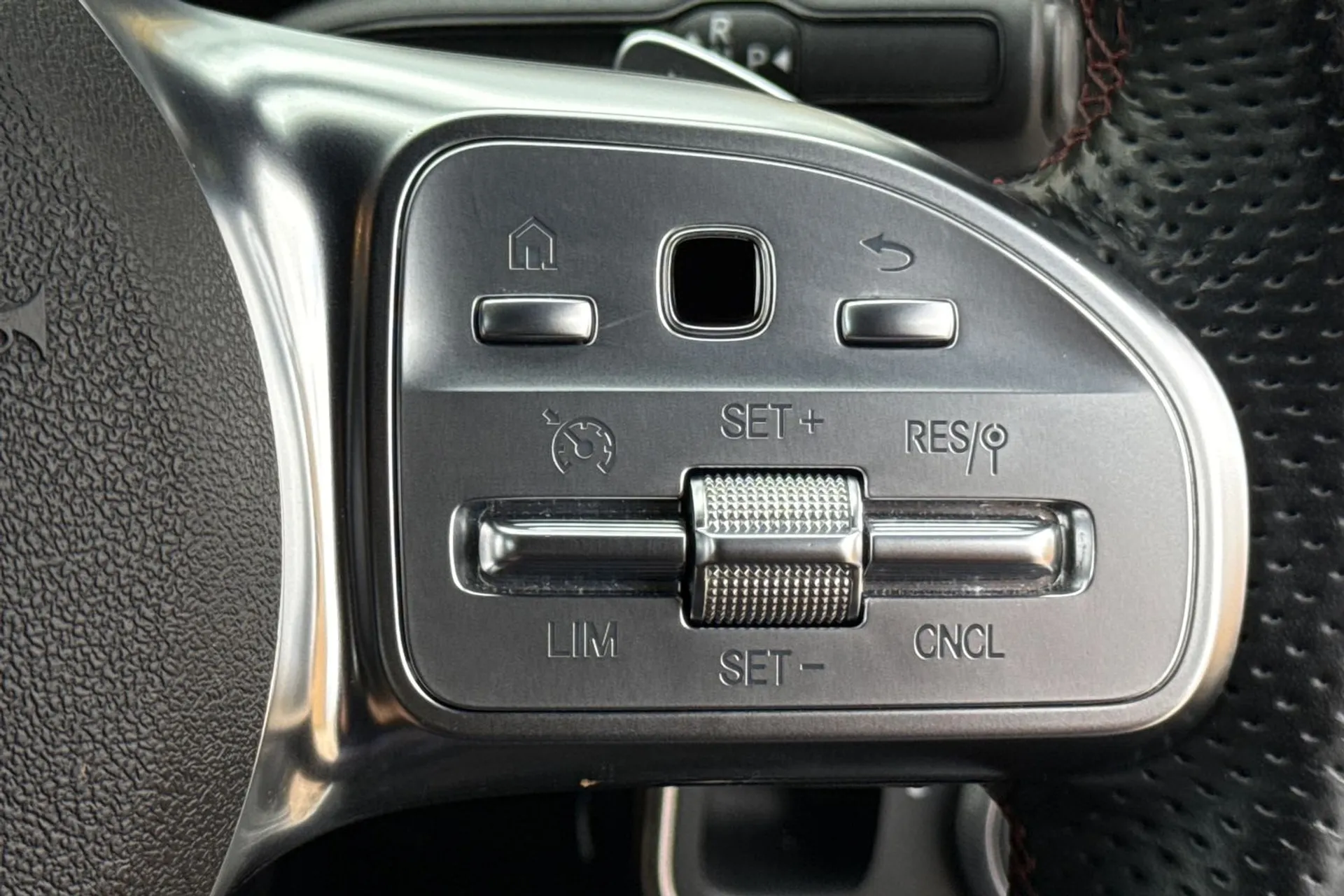 MERCEDES-BENZ CLA thumbnail image number 39