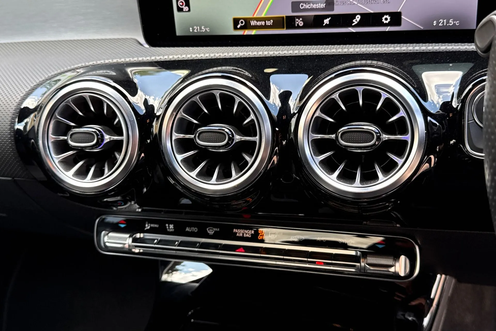 MERCEDES-BENZ CLA thumbnail image number 40