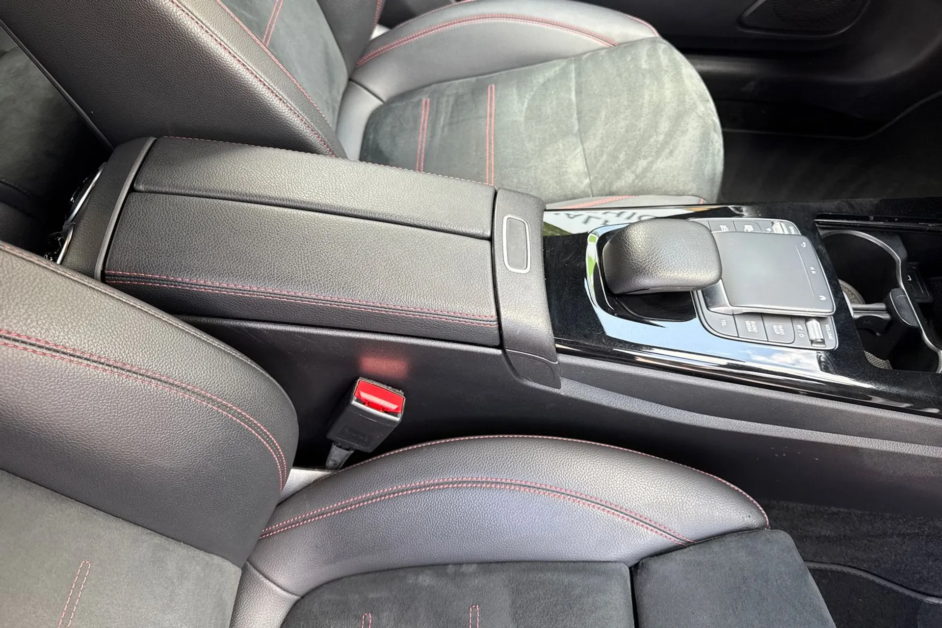 MERCEDES-BENZ CLA thumbnail image number 42