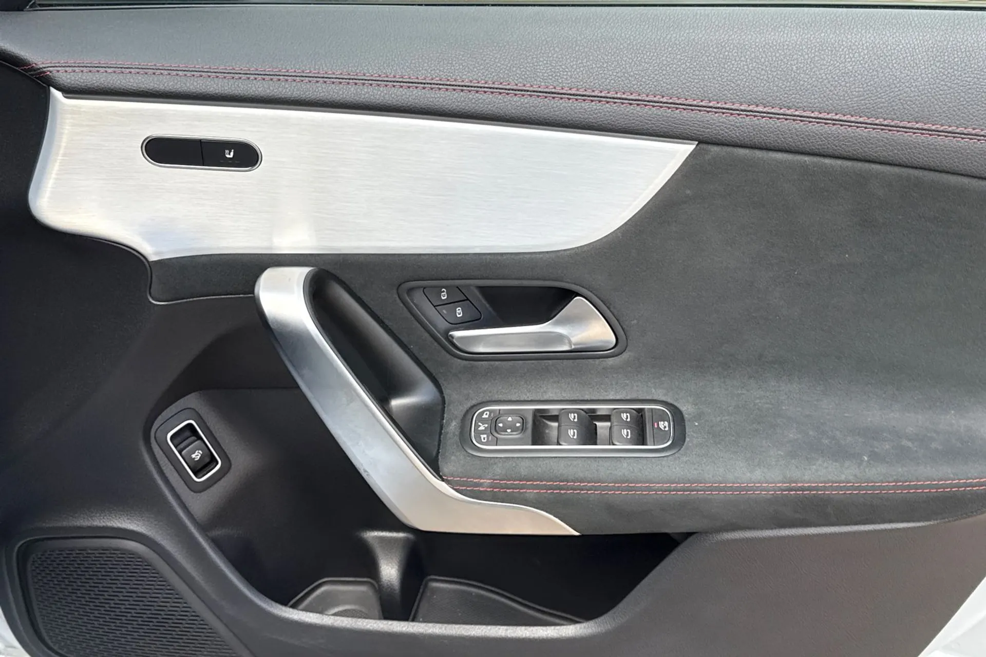MERCEDES-BENZ CLA thumbnail image number 41