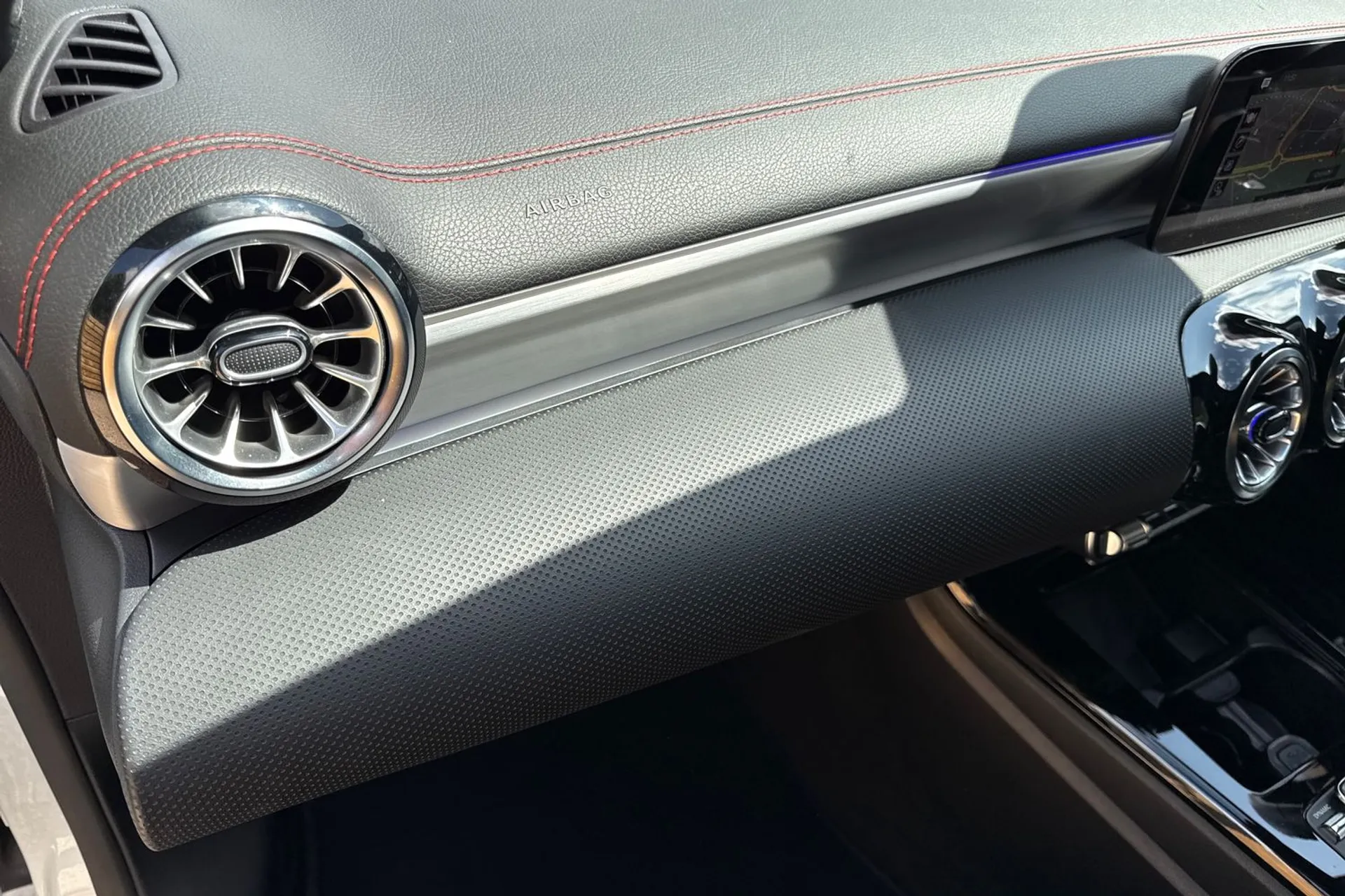 MERCEDES-BENZ CLA thumbnail image number 52