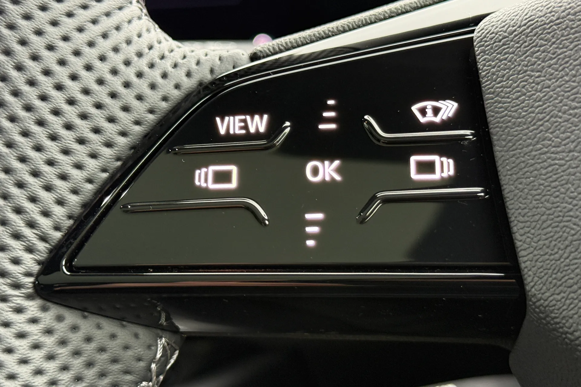 Audi A6 thumbnail image number 24